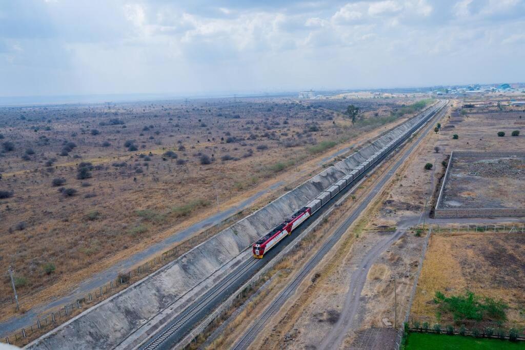 Zen Duplex facing Nairobi National Park near Airport SGR w Pool Gym Restaurant