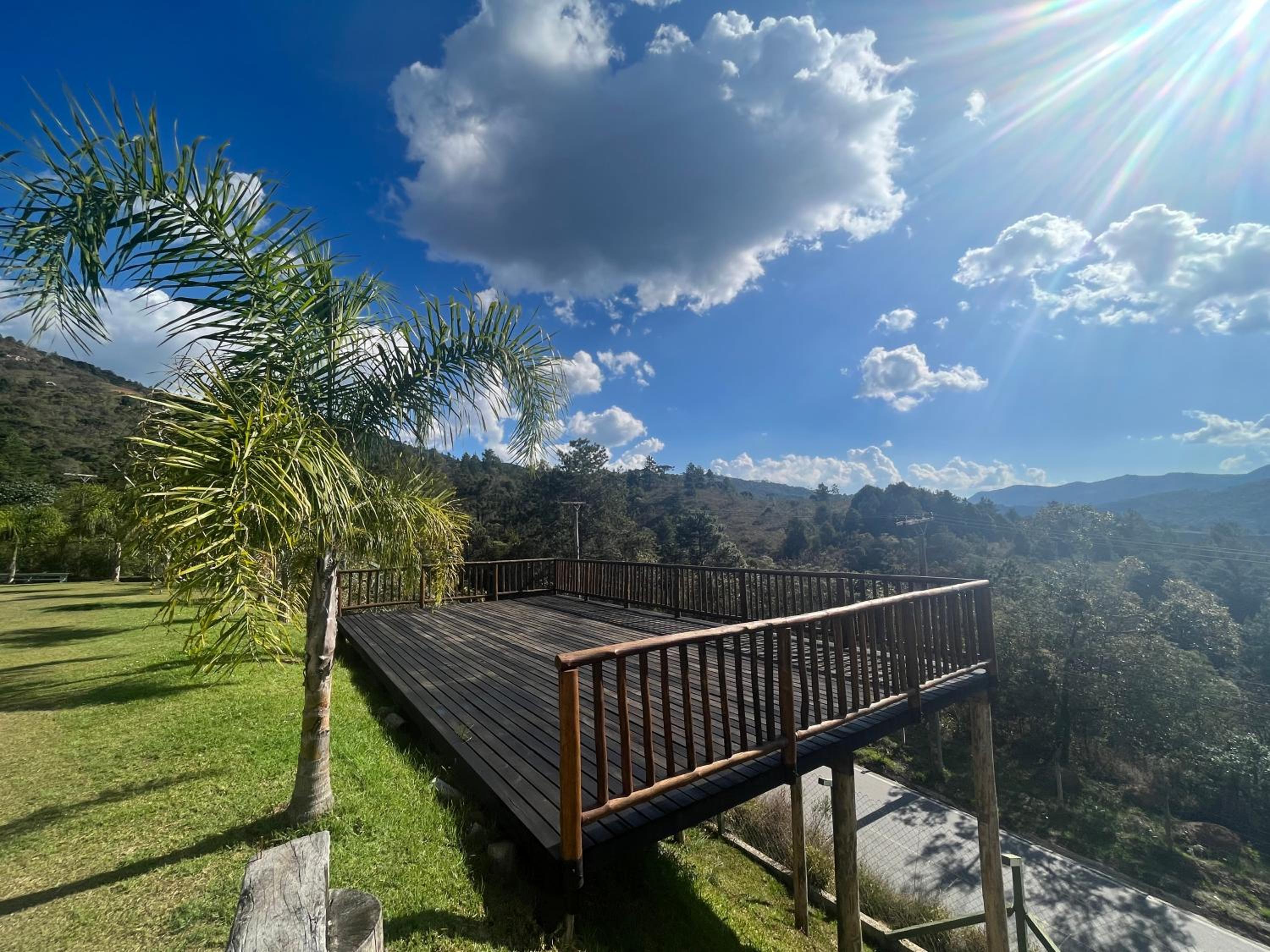 Casa ampla com vista, fogo de chão, área gourmet - 16 min do Capivari