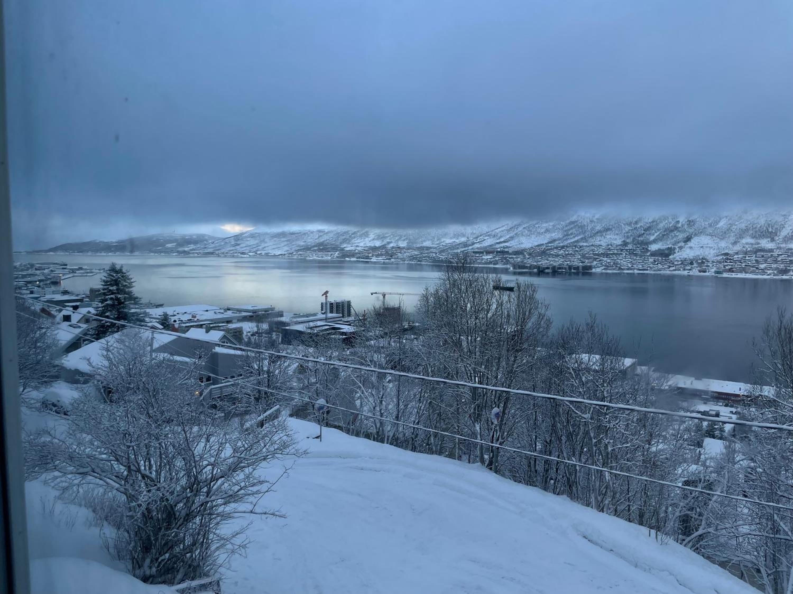 Modern Fjord View Apartment view 4