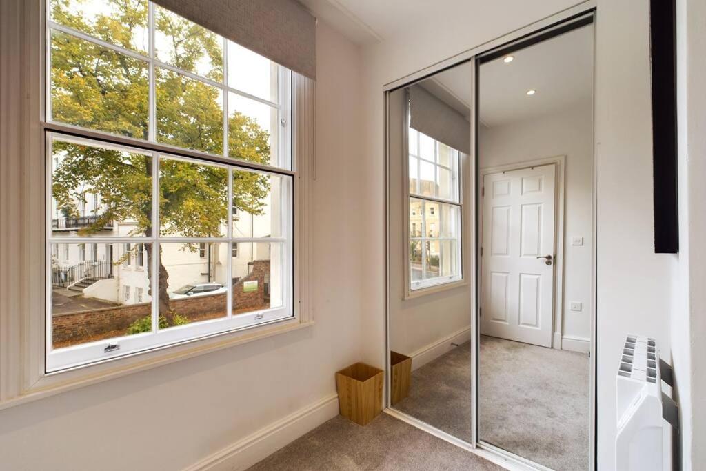 Belle Vue Stylish Town Centre Apartment with Private Parking view 4