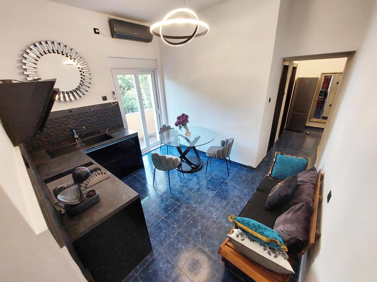 Mini Palais - Beachfront, 5 min center, terrace