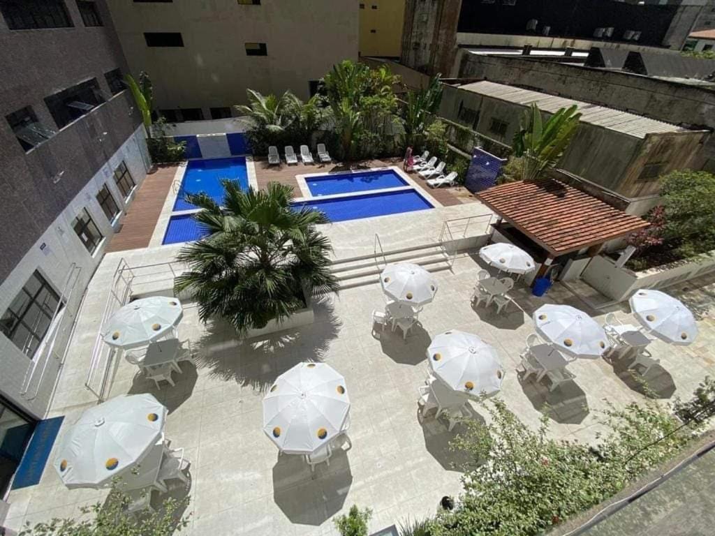 Apartamento dois dormitórios Praia das Pitangueiras