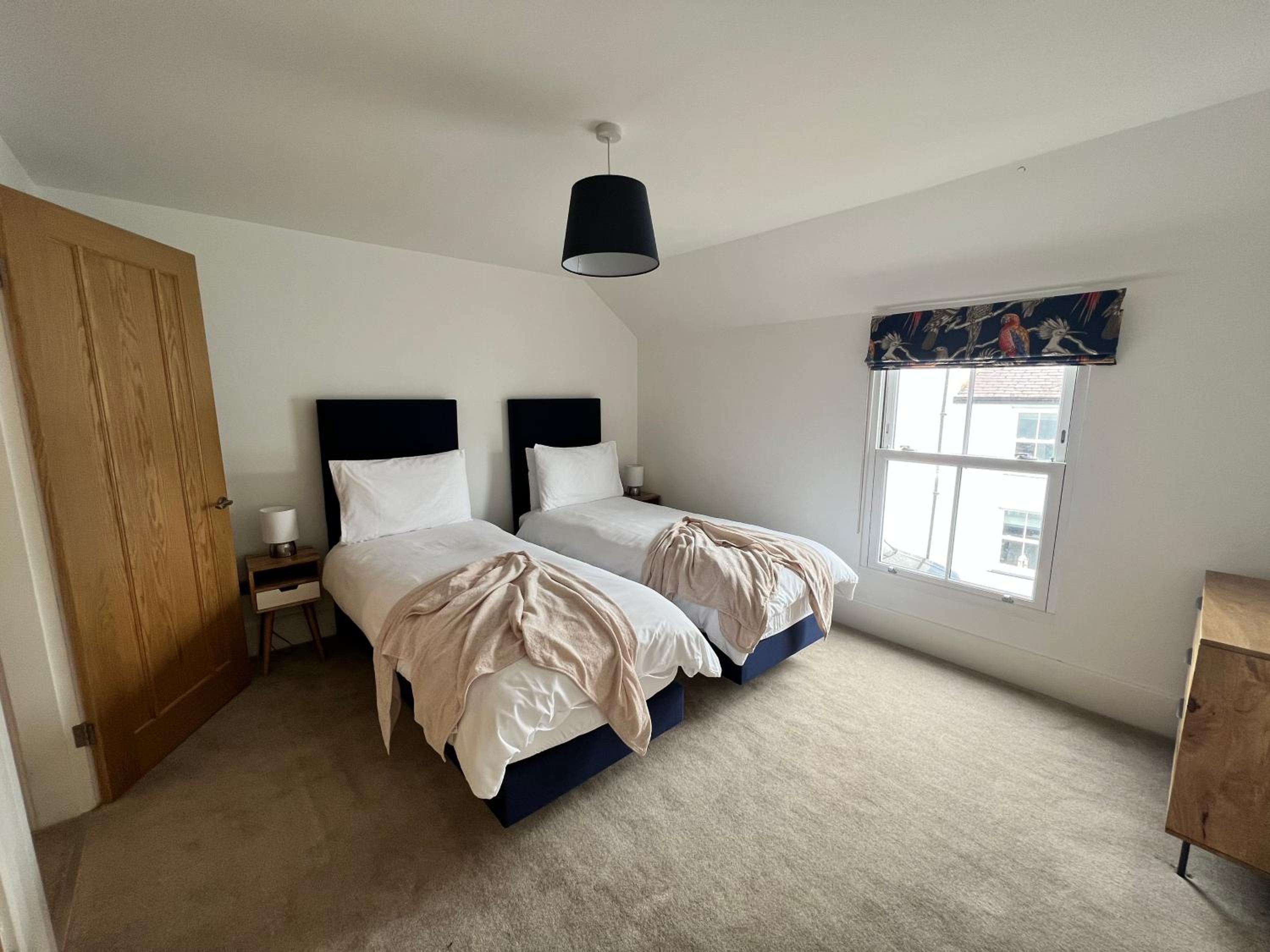 Modern Townhouse in the heart of Beaumaris view 5