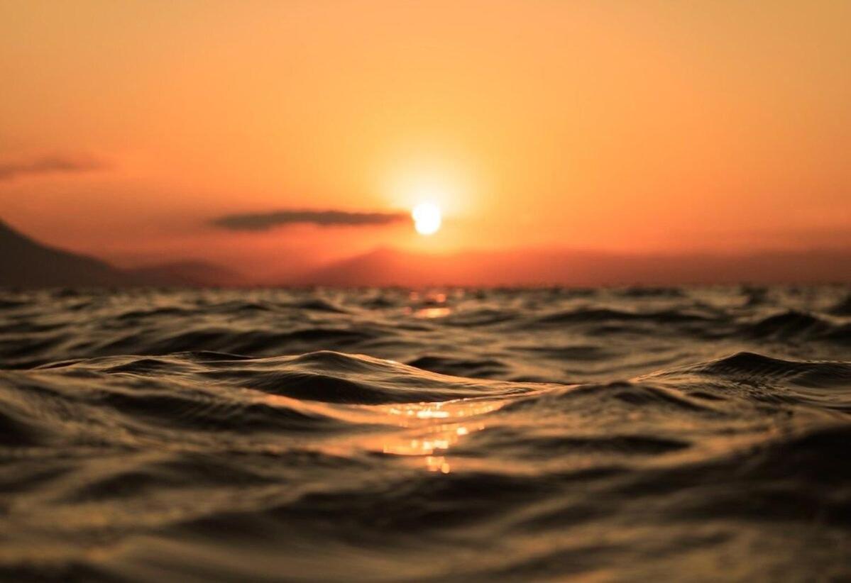 Praia por do sol sossego e exclusividade