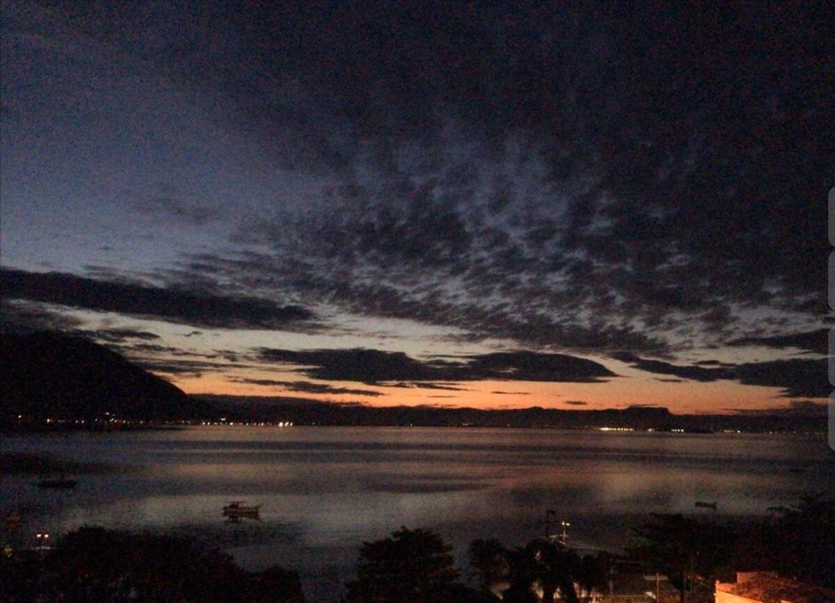 Praia por do sol sossego e exclusividade