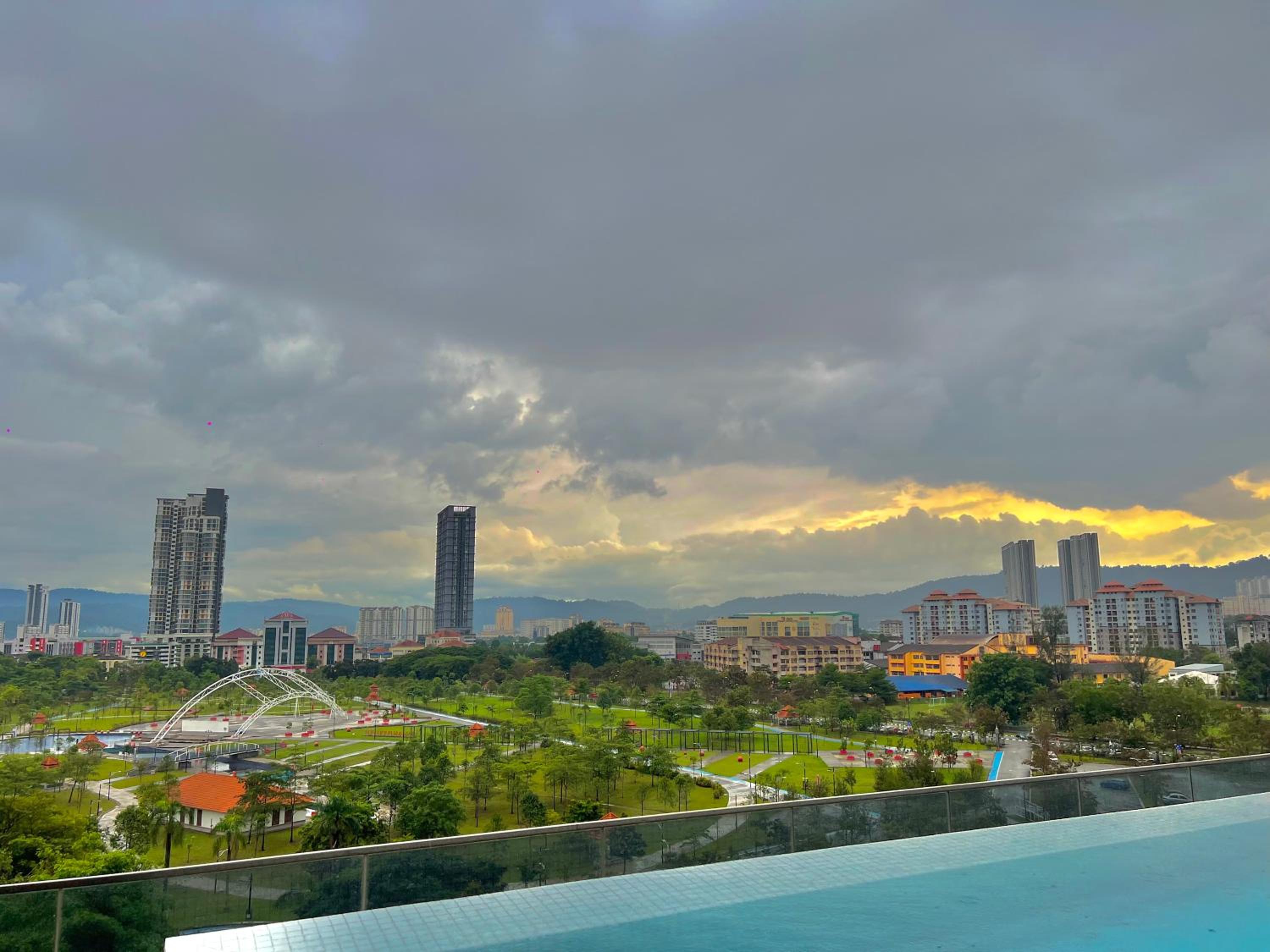 KLCC Mrt Lrt Premium Homestay 11 Pax