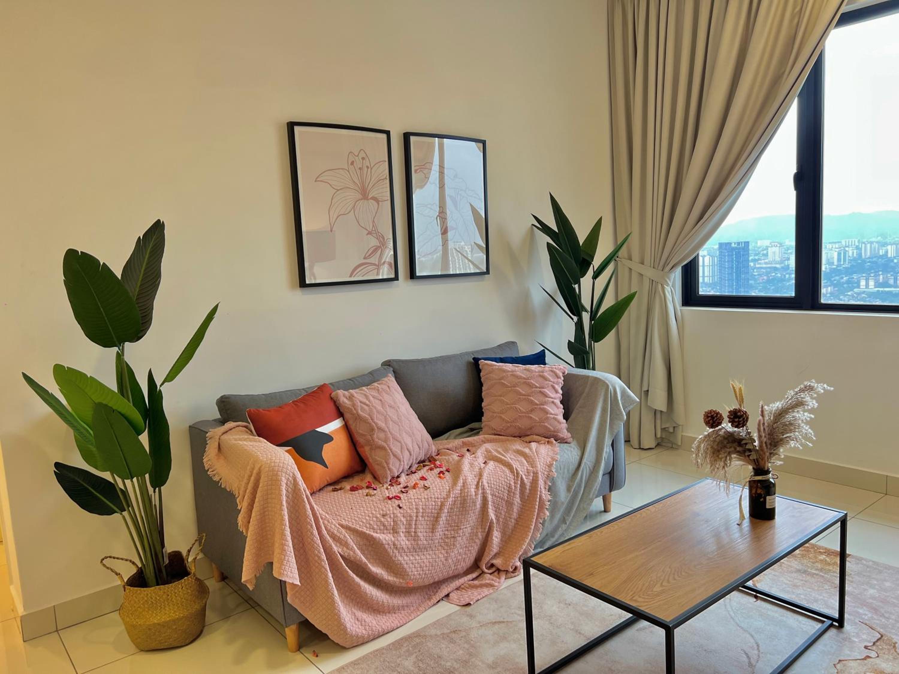 KLCC Mrt Lrt Premium Homestay 11 Pax