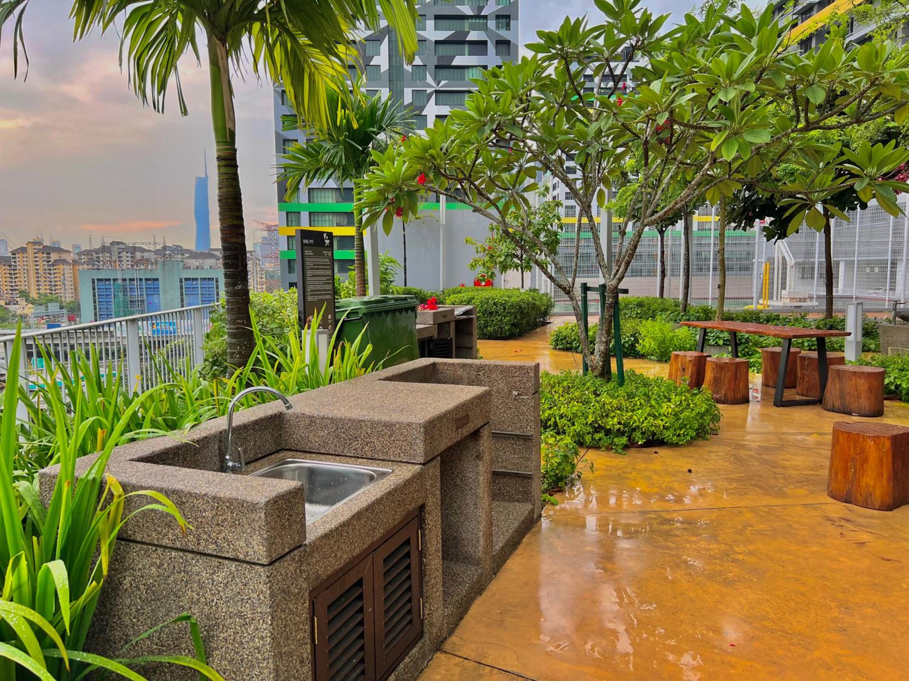 KLCC Mrt Lrt Premium Homestay 11 Pax