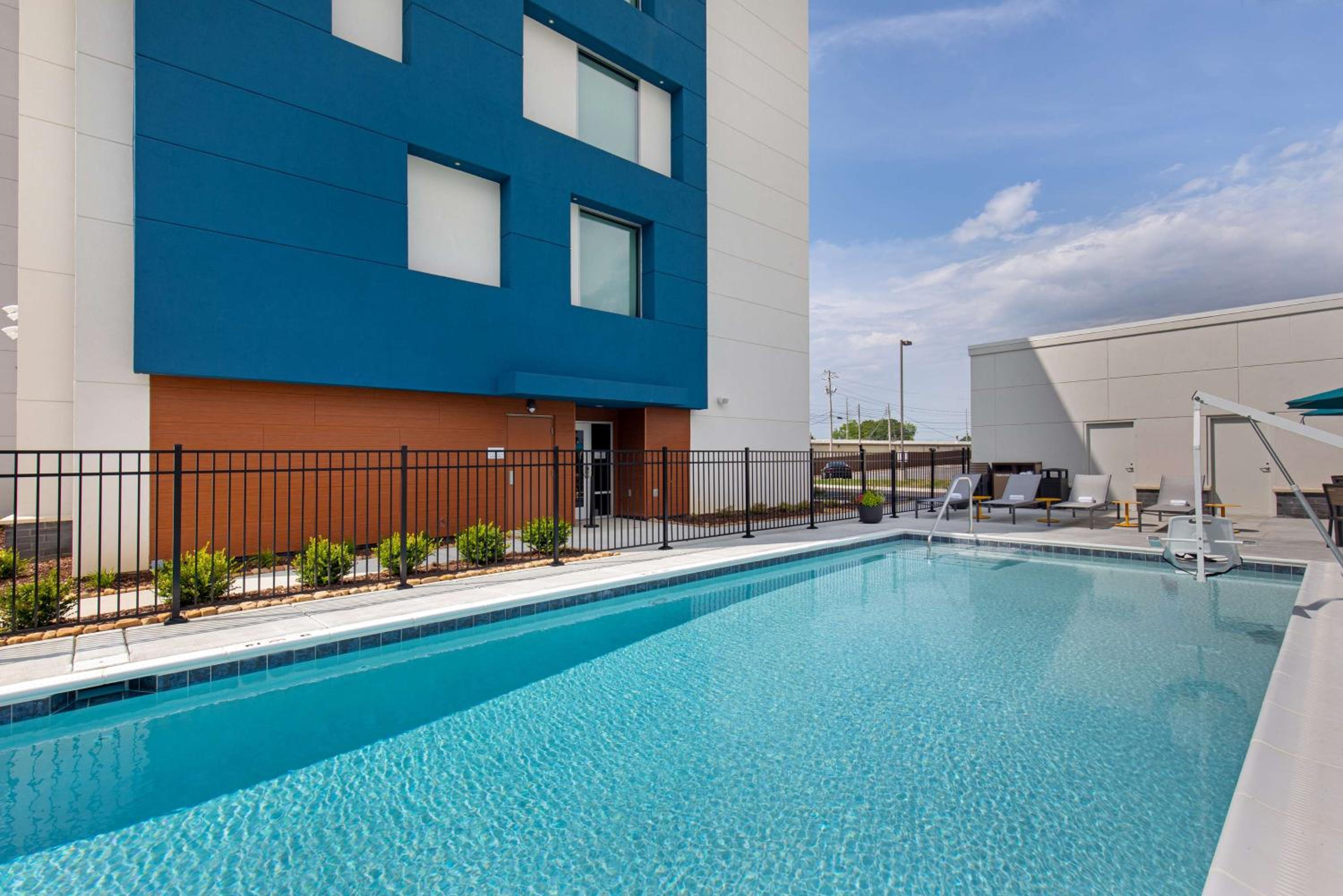 Hampton Inn Albertville, Al - Property Image 2