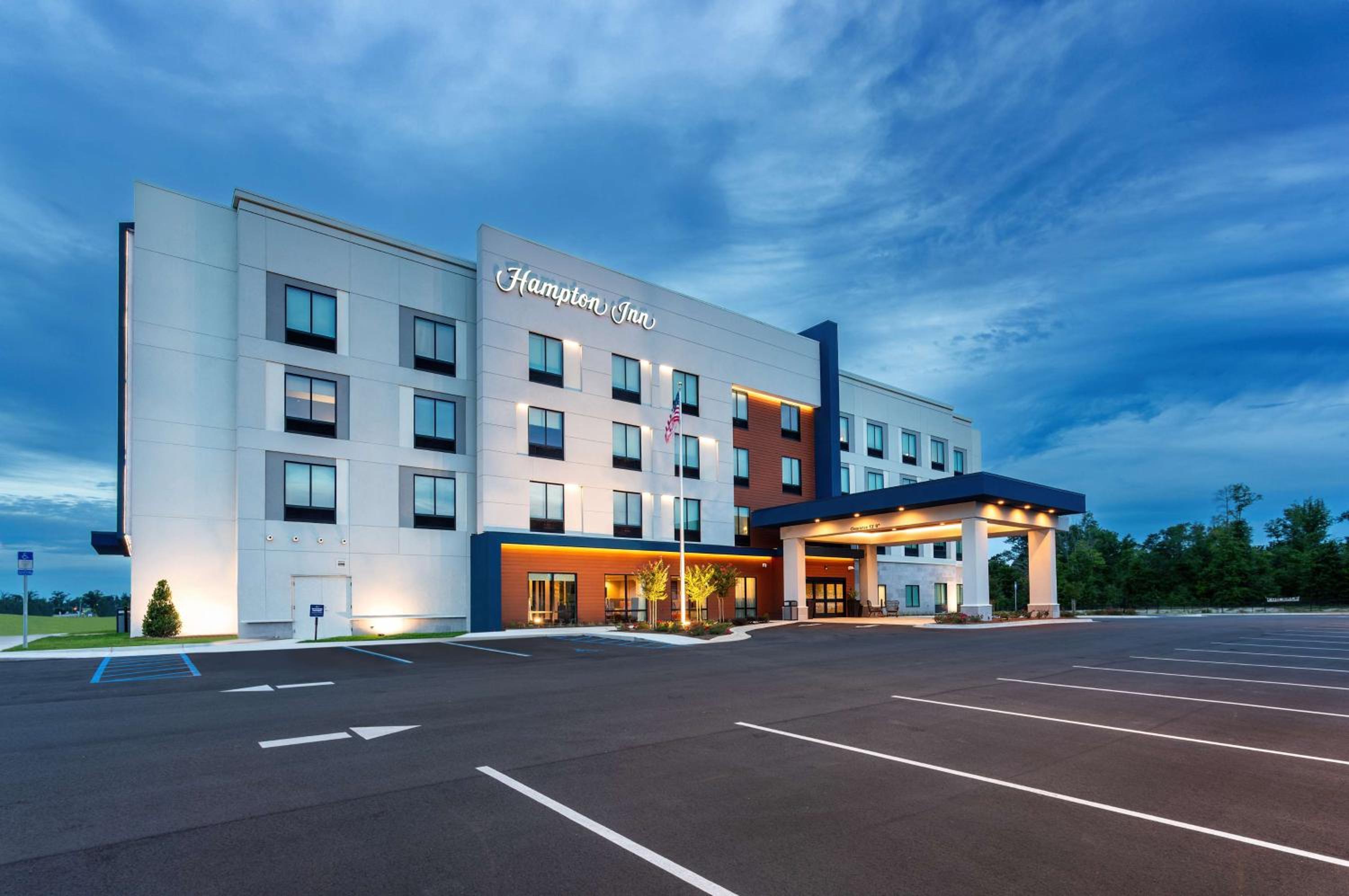 Hampton Inn Marianna I-10 view 2