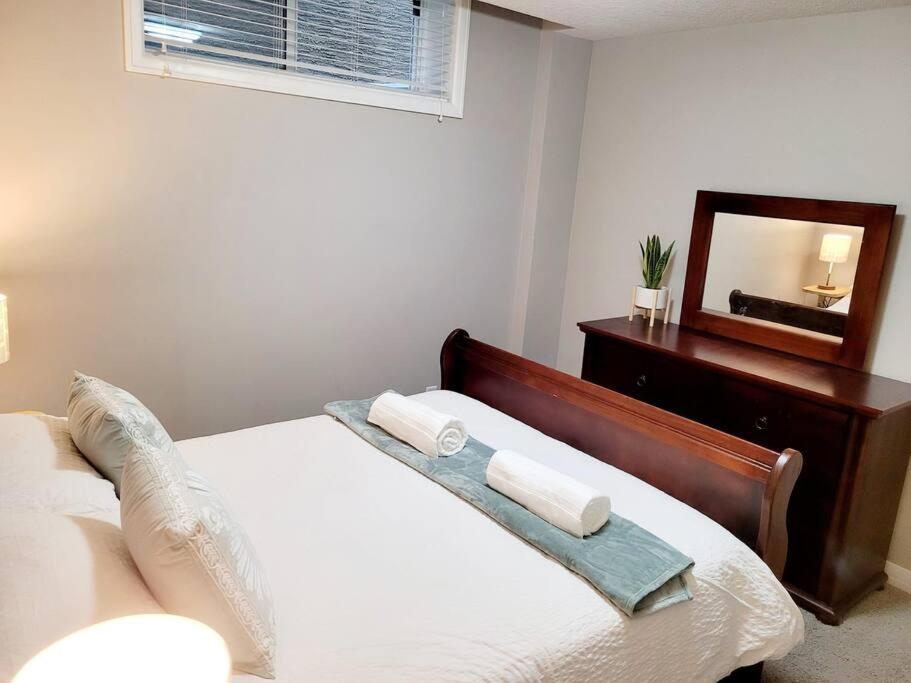 Mahogany Escape - Your Calgary Oasis
