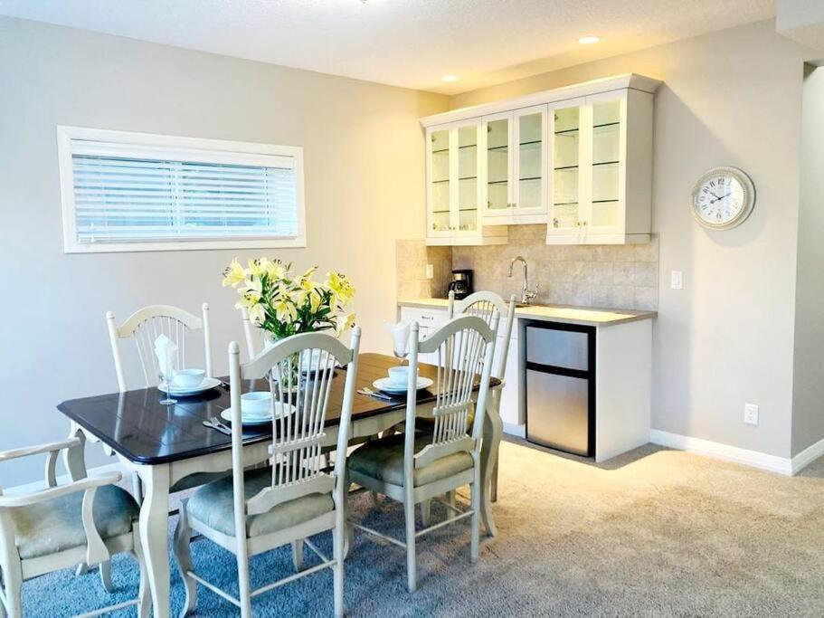 Mahogany Escape - Your Calgary Oasis