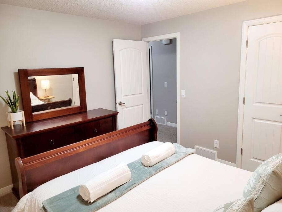 Mahogany Escape - Your Calgary Oasis
