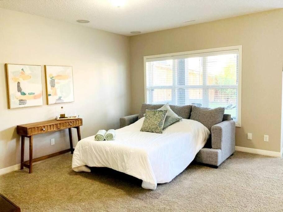 Mahogany Escape - Your Calgary Oasis
