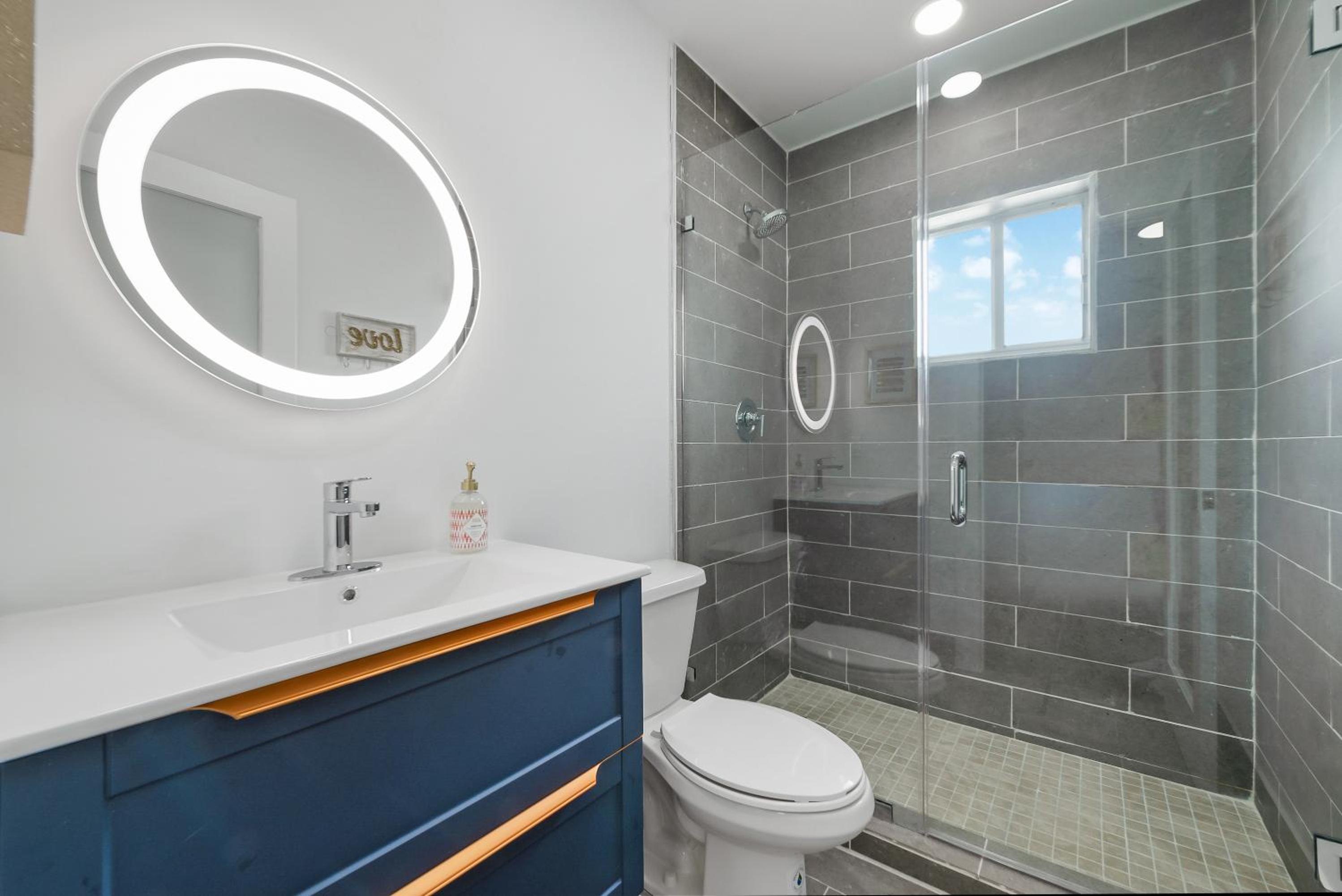 Experience Miami's Bongo's House Private Pool and Game Room Luxury Rental L54