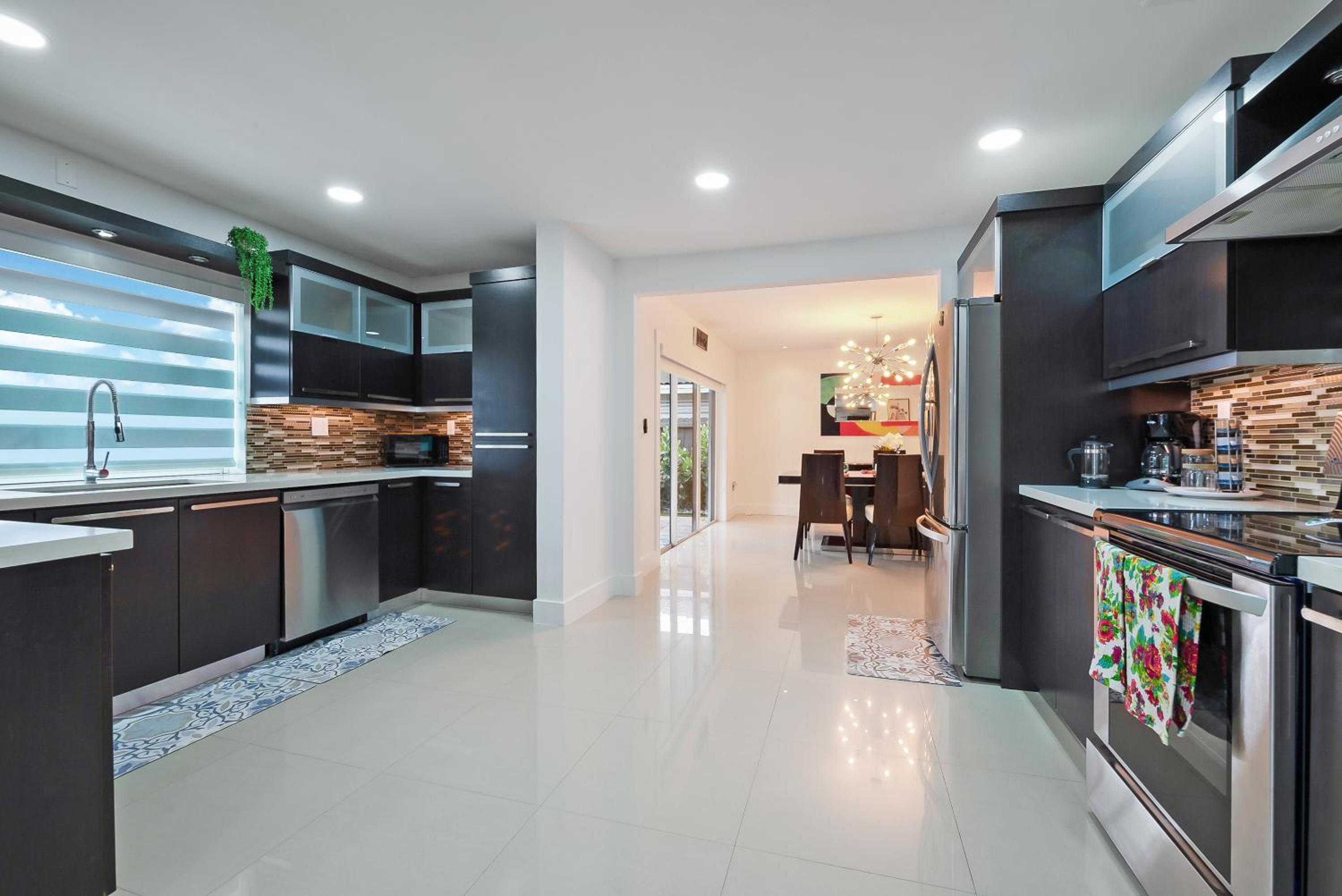 Experience Miami's Bongo's House Private Pool and Game Room Luxury Rental L54