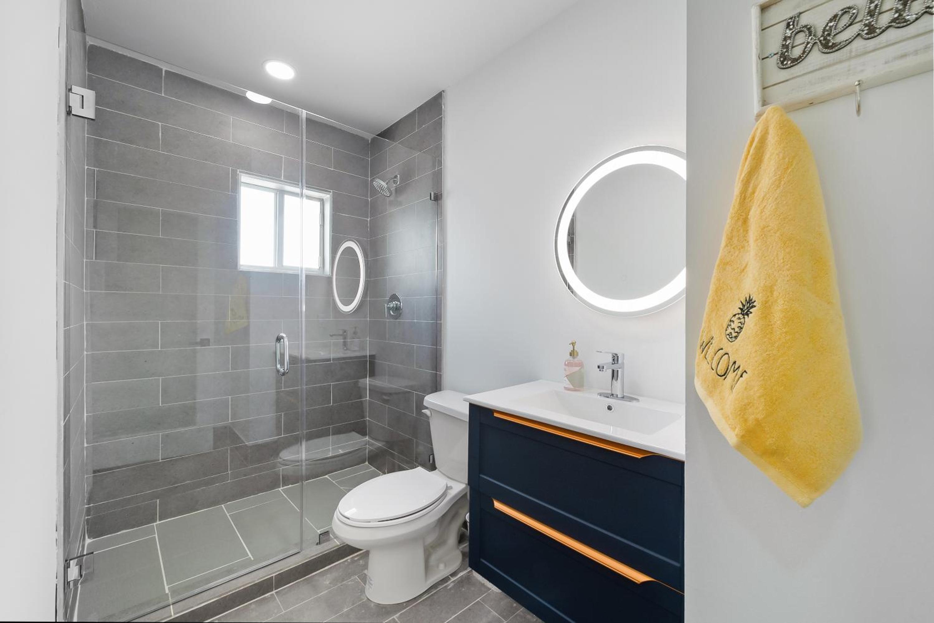 Experience Miami's Bongo's House Private Pool and Game Room Luxury Rental L54