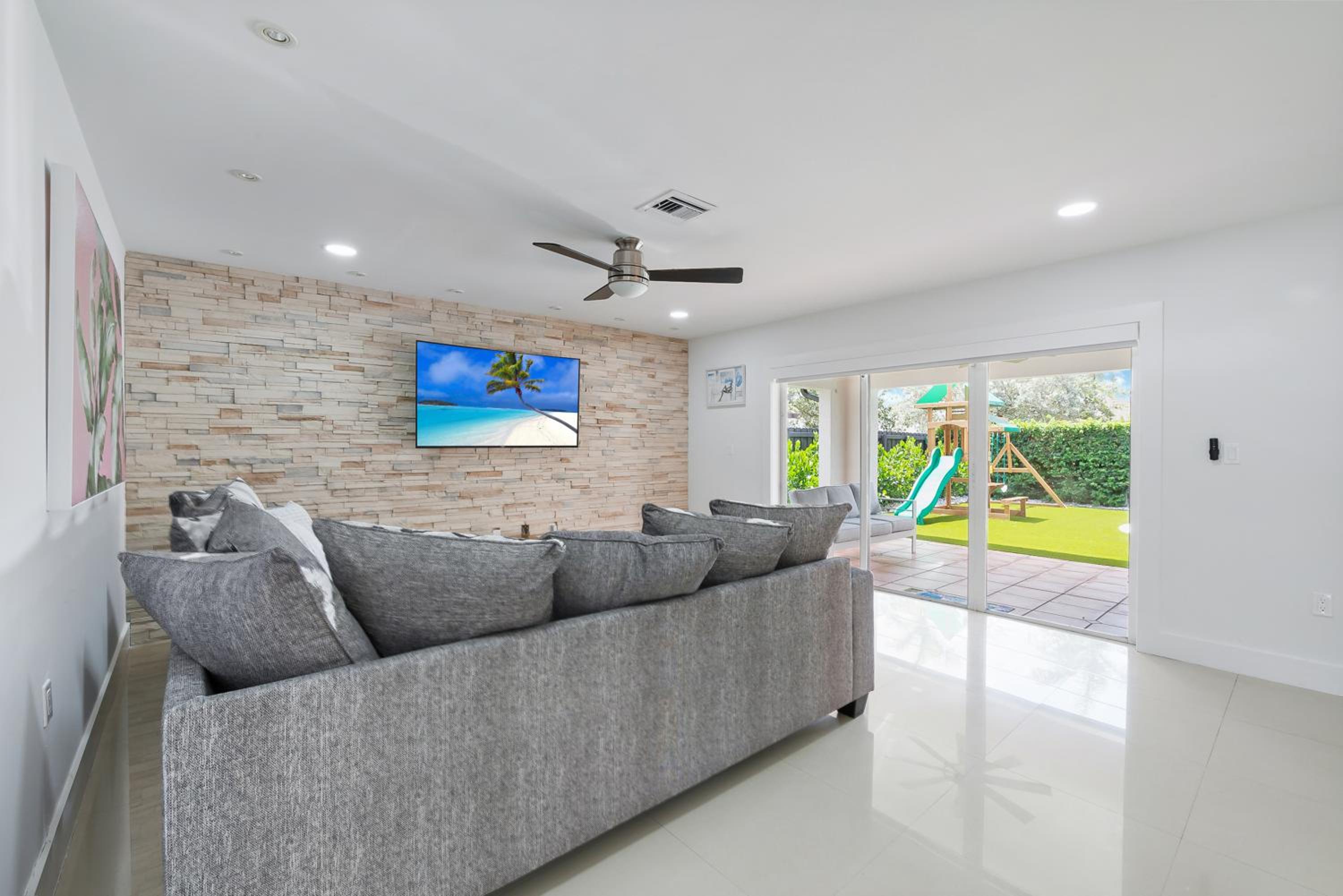 Experience Miami's Bongo's House Private Pool and Game Room Luxury Rental L54