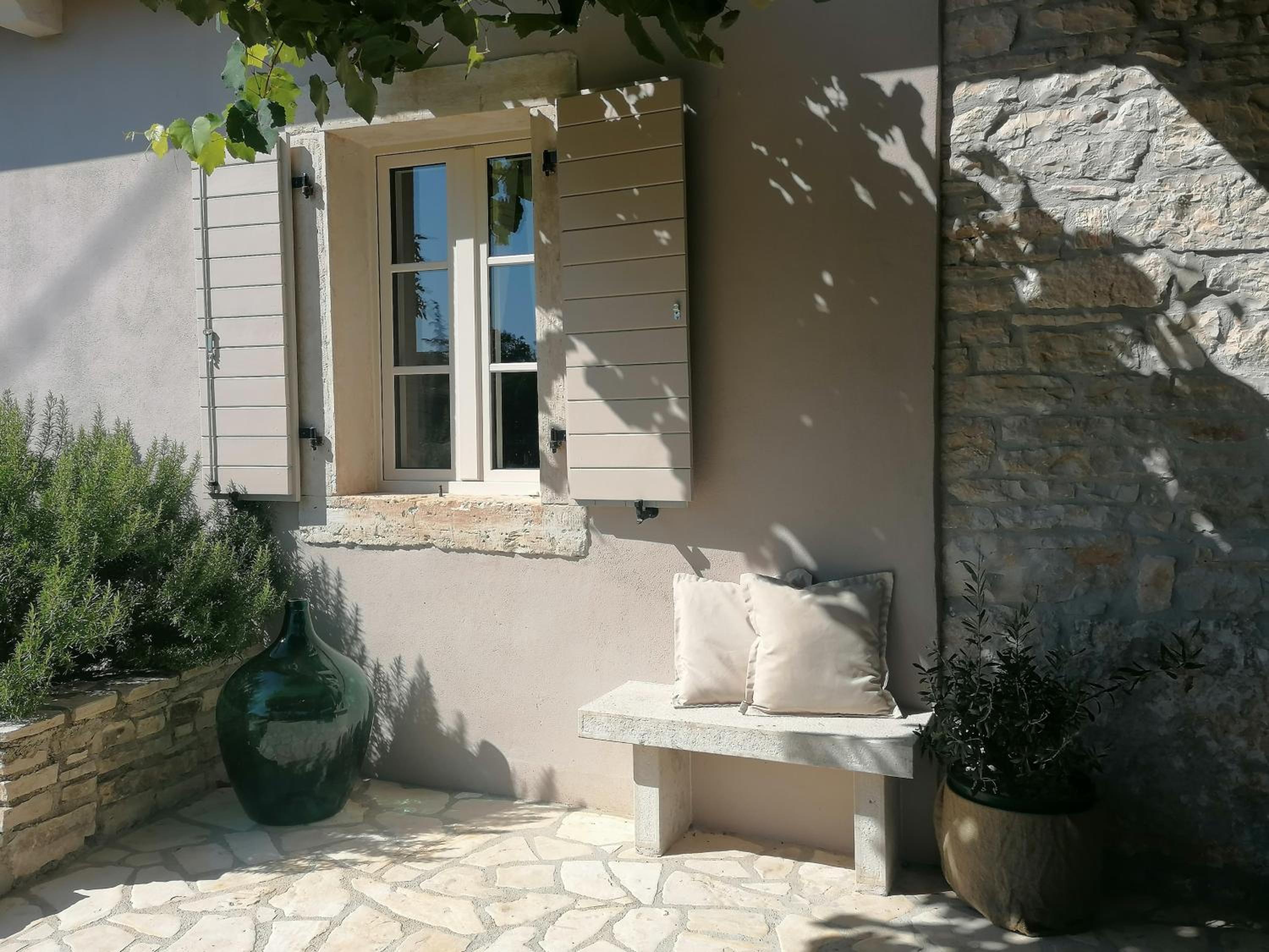 NEW!!!Villa D'Vita on huge fenced property view 2