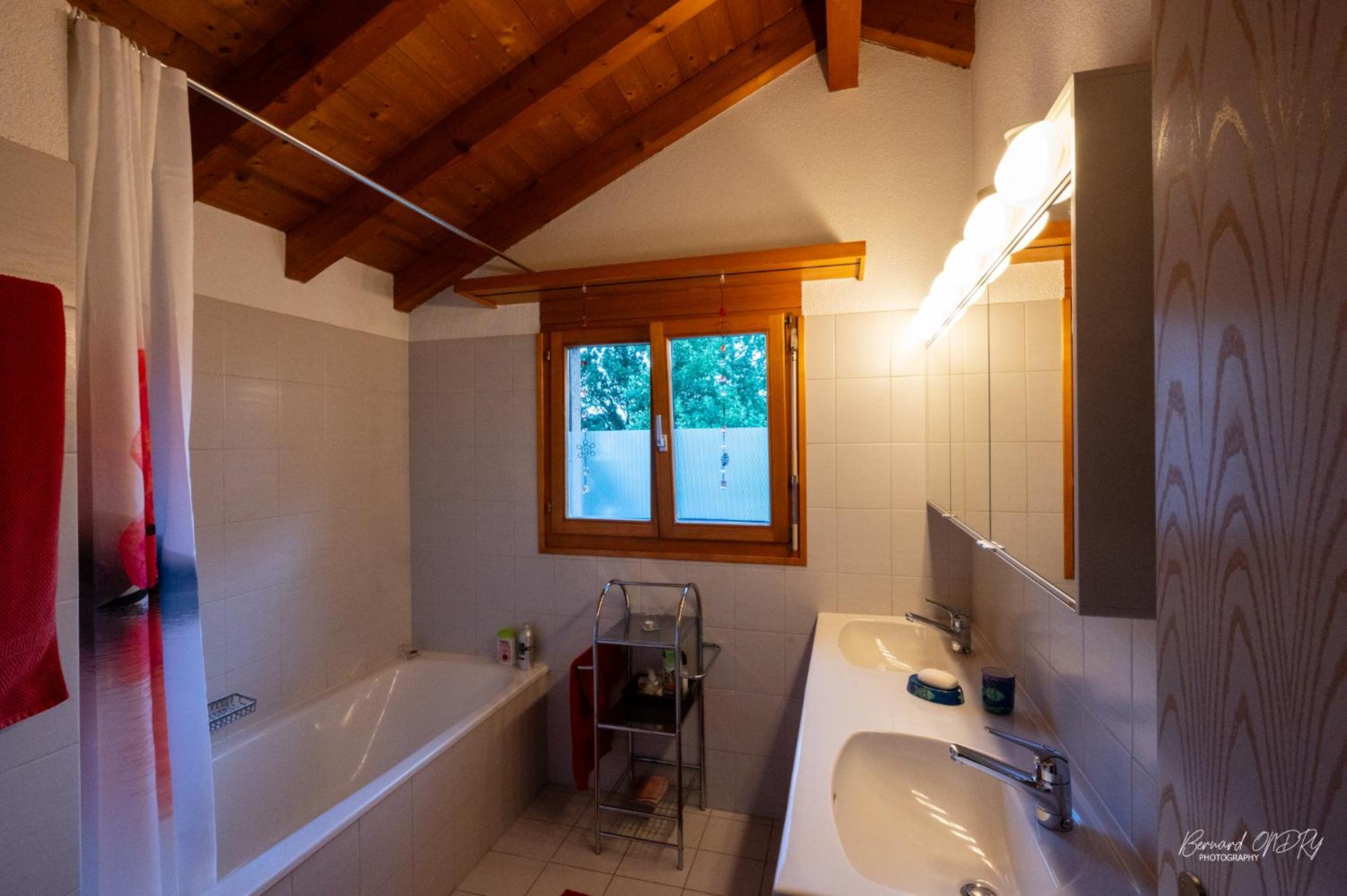 Zimmer mit eigenem Badezimmer