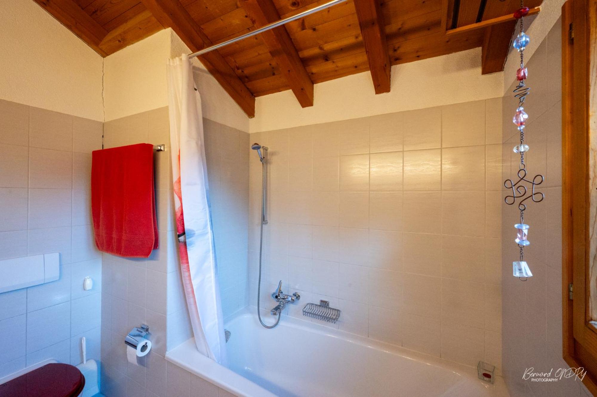 Zimmer mit eigenem Badezimmer
