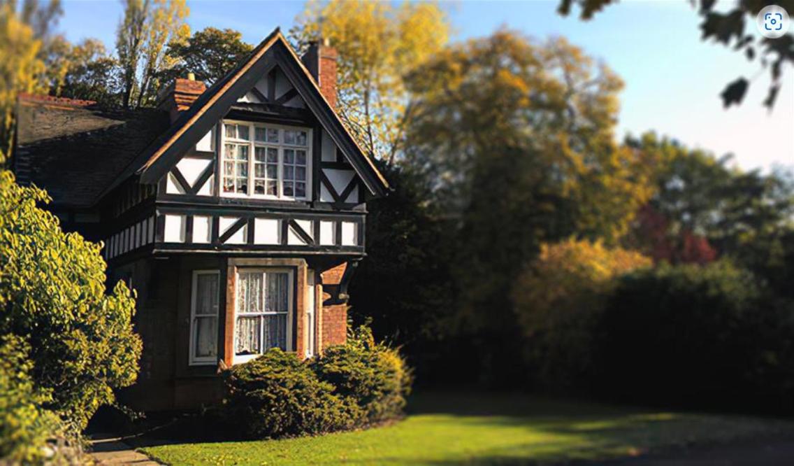 Spacious House with 4-Room Sleeps 8 Ideal for Contractors & Groups ,Family - Smart TV - Netflix - Parking - Birmingham 20min M6 J9