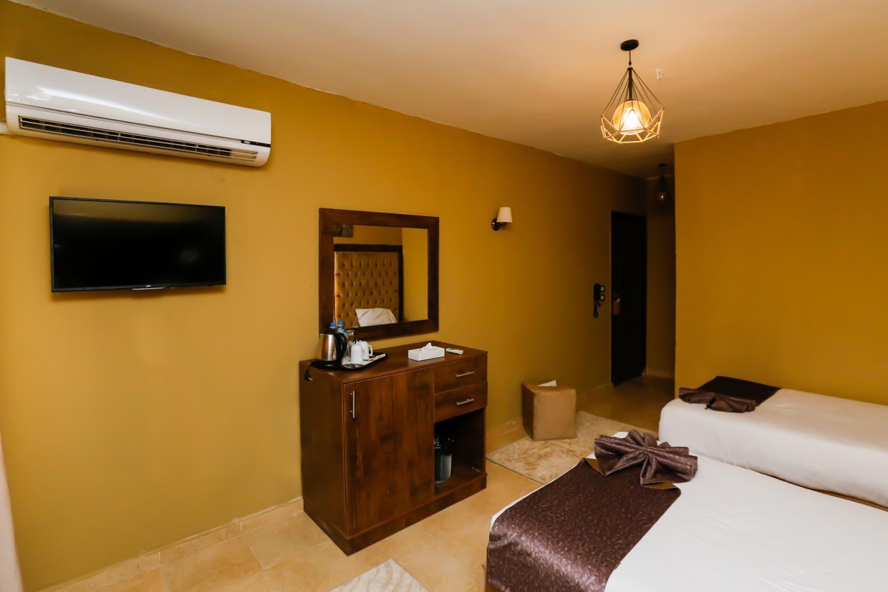 King Cheops Inn - Pyramid View