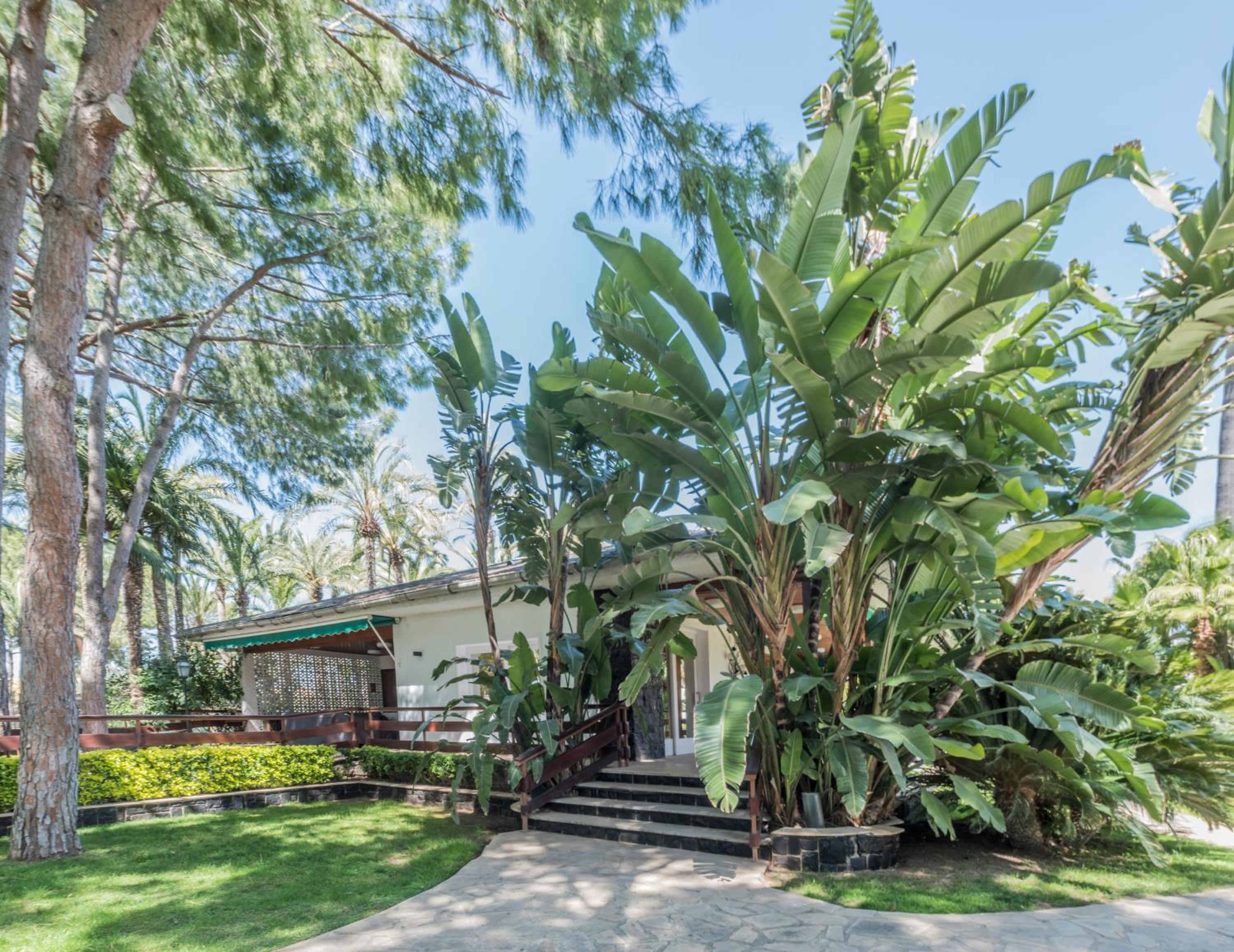 El Oasis Villa Resort