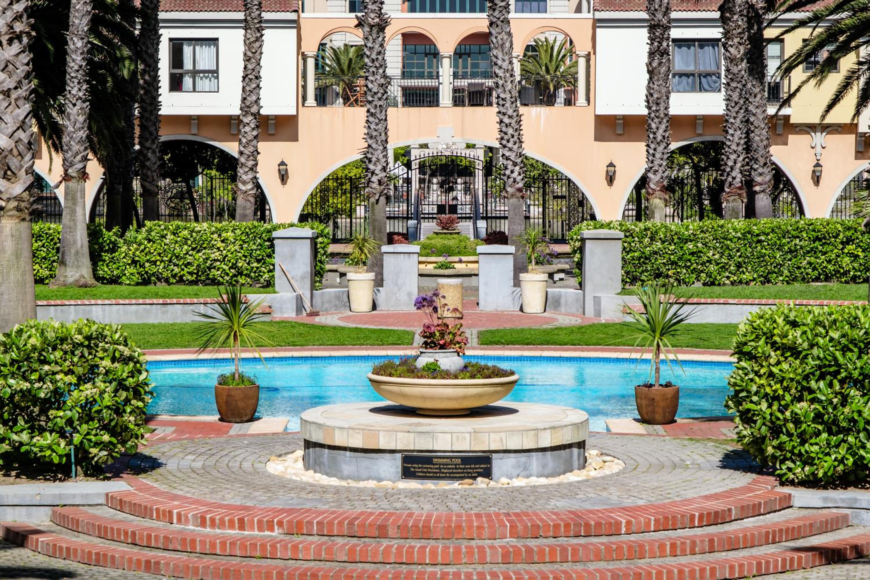 Belina - Island Club Canal Front