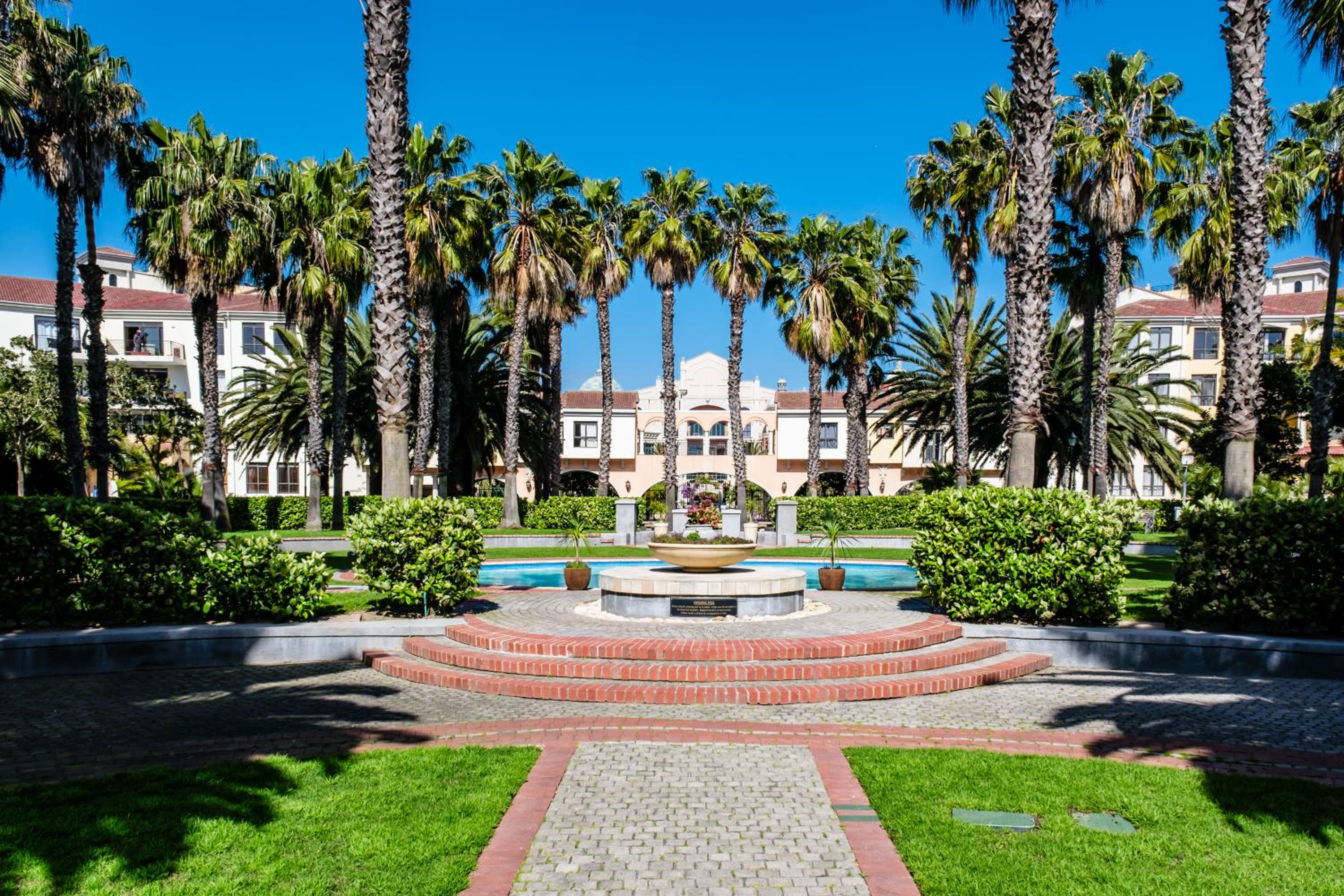 Belina - Island Club Canal Front