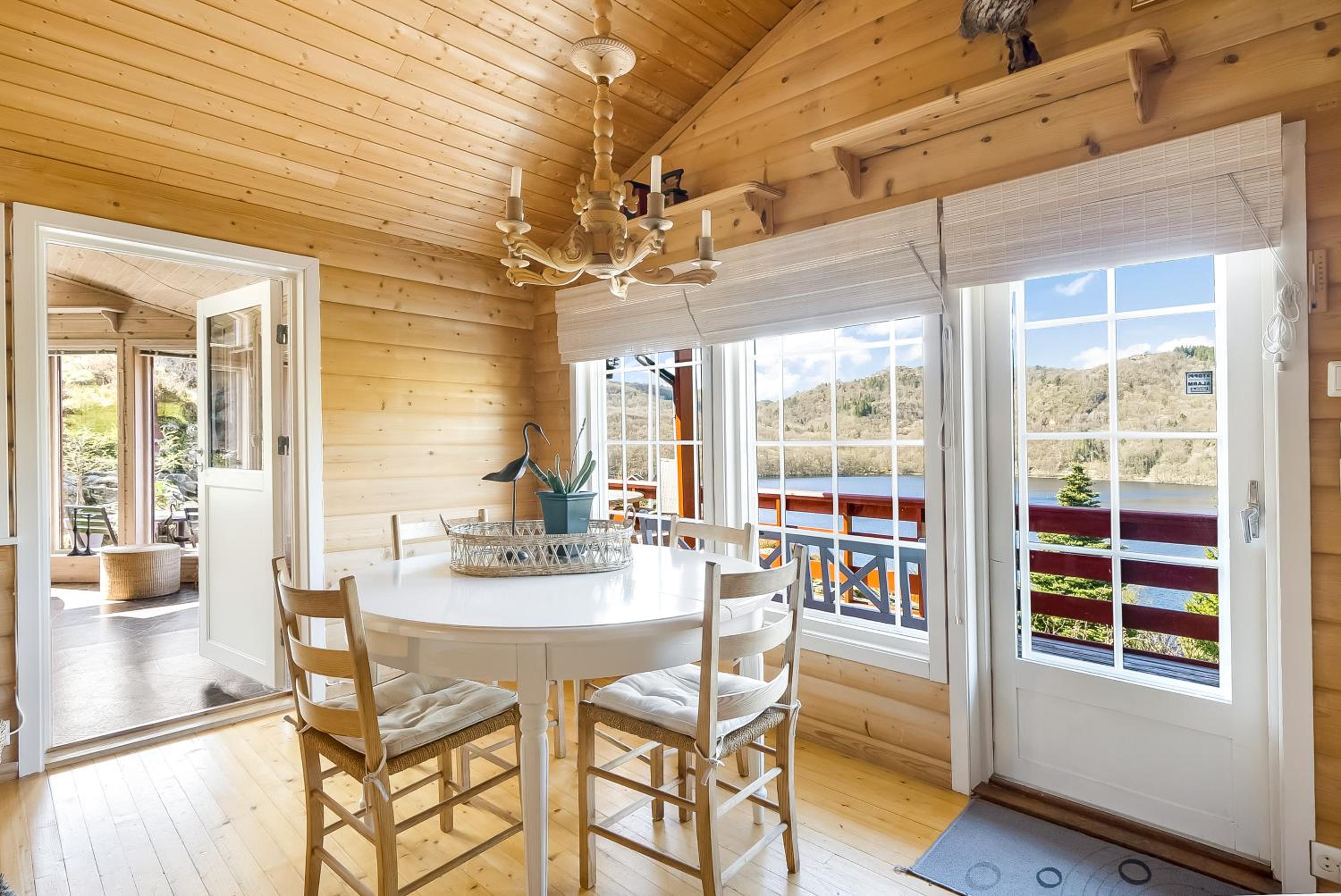 Gemütliches helles Ferienhaus am See mit Panoramaseeblick + Hütte und nahe Meer view 4