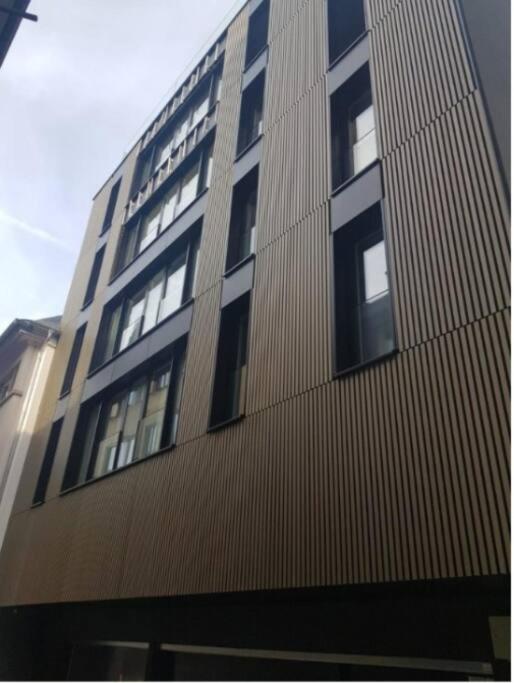 Modern 2 bedrooms Flat in center with Parking-3a view 5