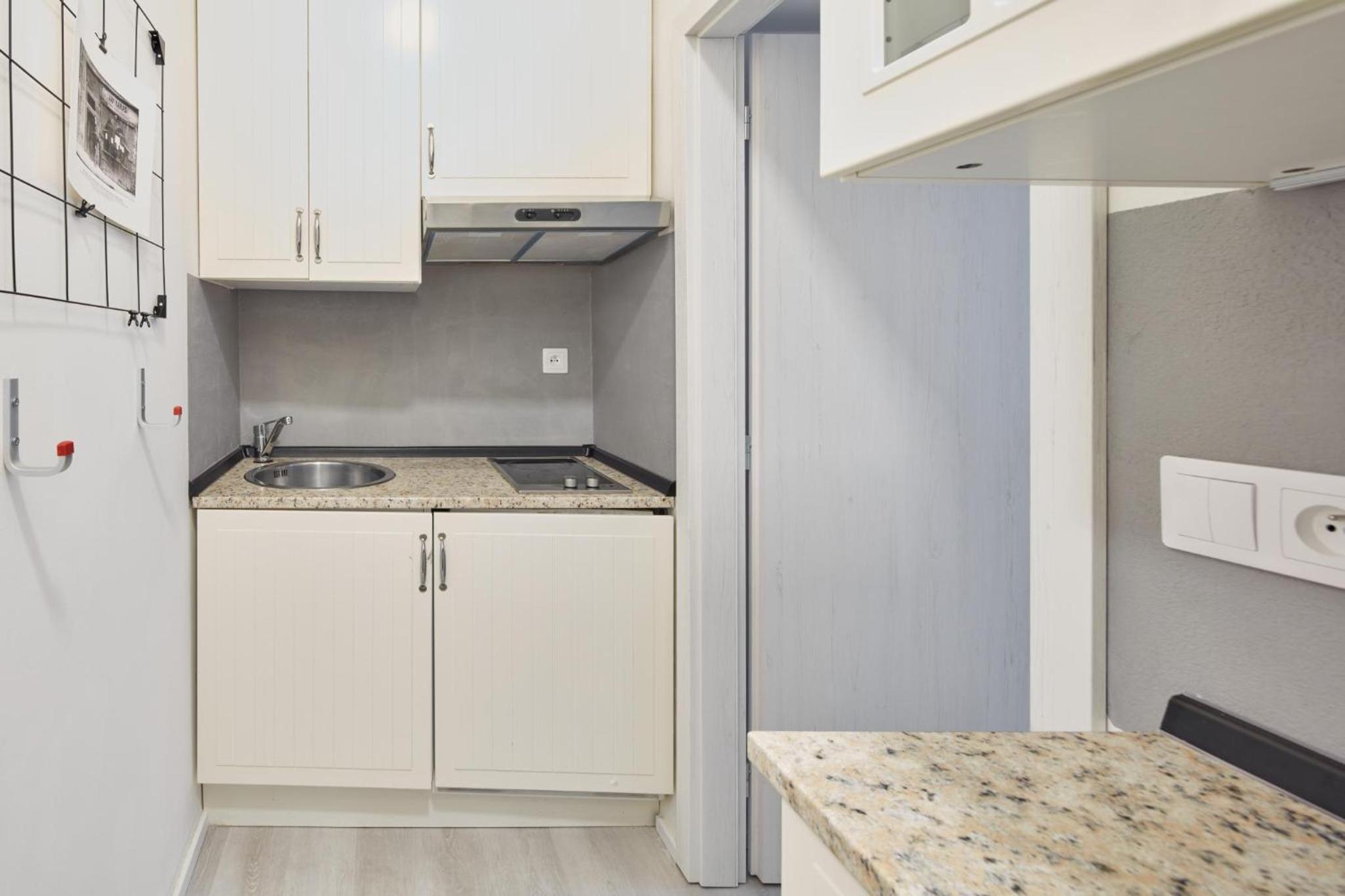Prague Days - Stylish Condo with Netflix in Hip Karlín