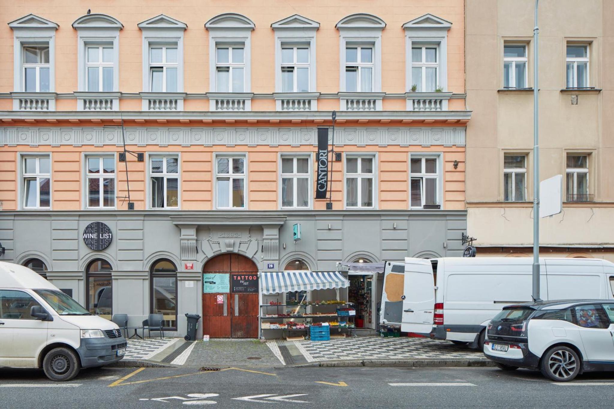 Prague Days - Stylish Condo with Netflix in Hip Karlín