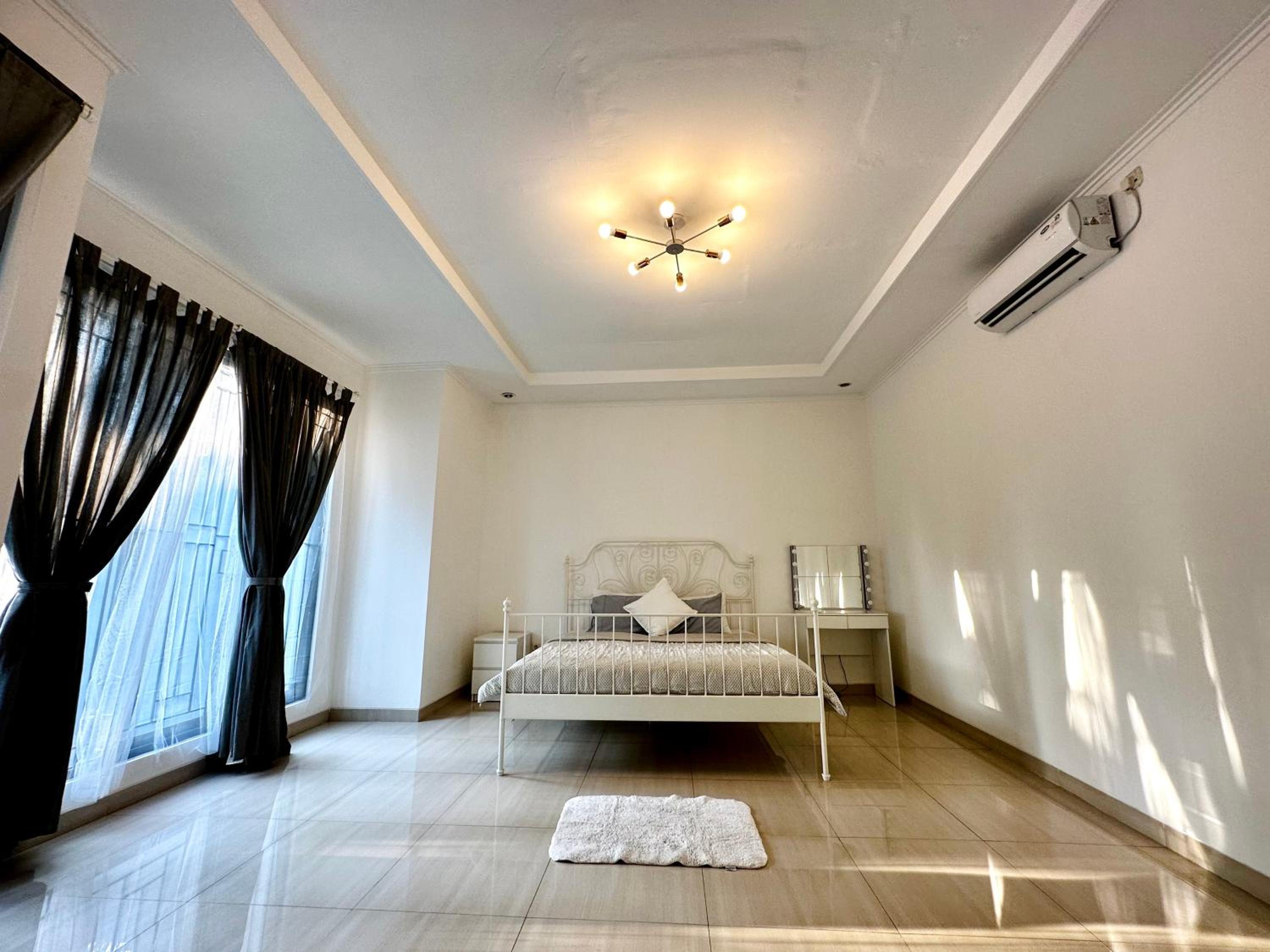 4-Bedroom Home in South Jakarta Nuansa Swadarma Residence by Le Ciel Hospitality view 3