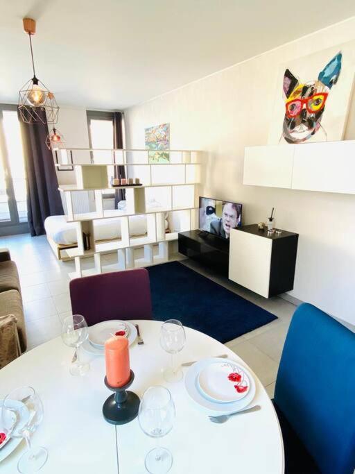 Large Studio in Center with Terrace-Cosy