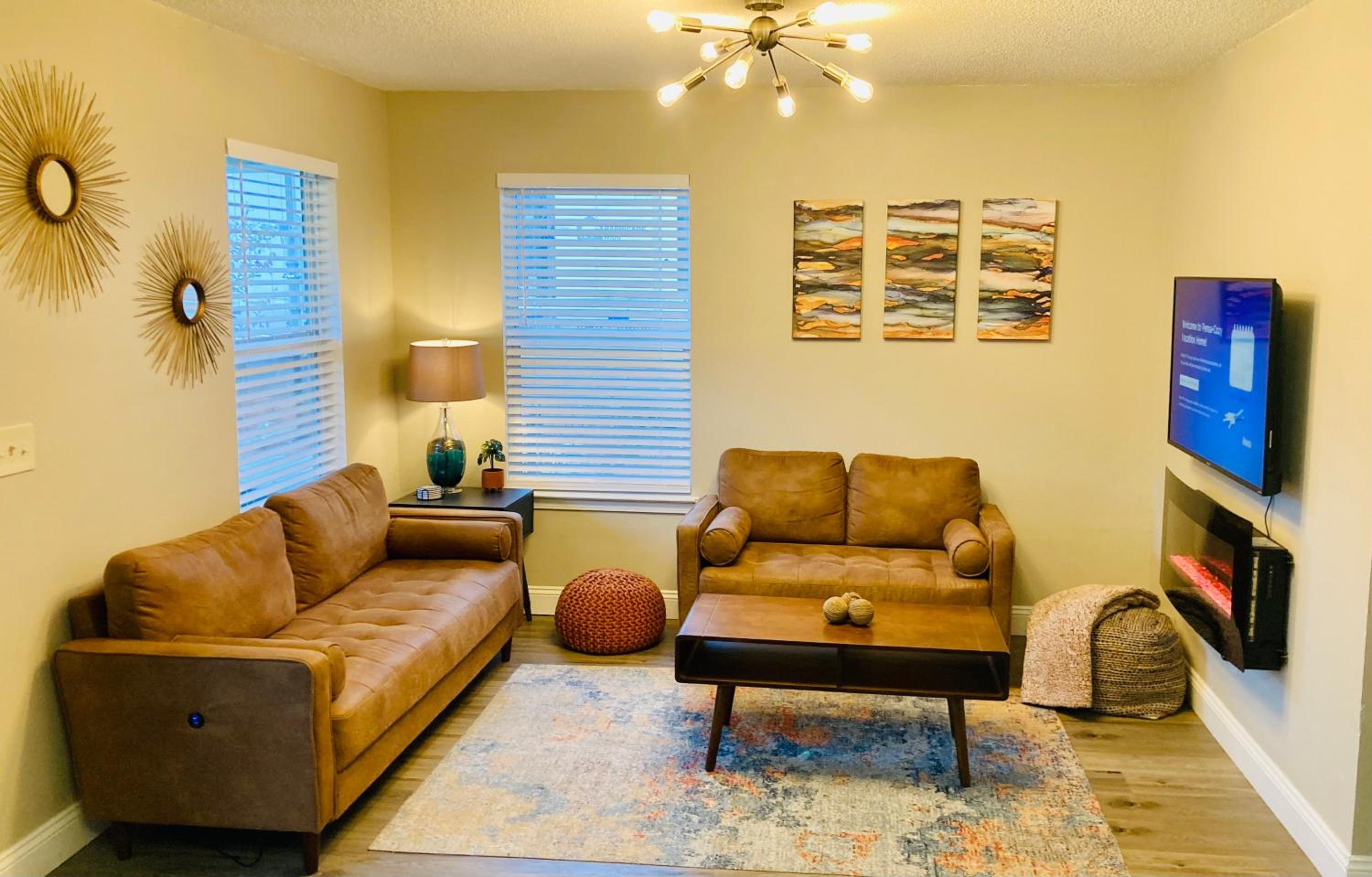 Pensa-Cozy Downtown bungalow, w/ backyard oasis! view 2