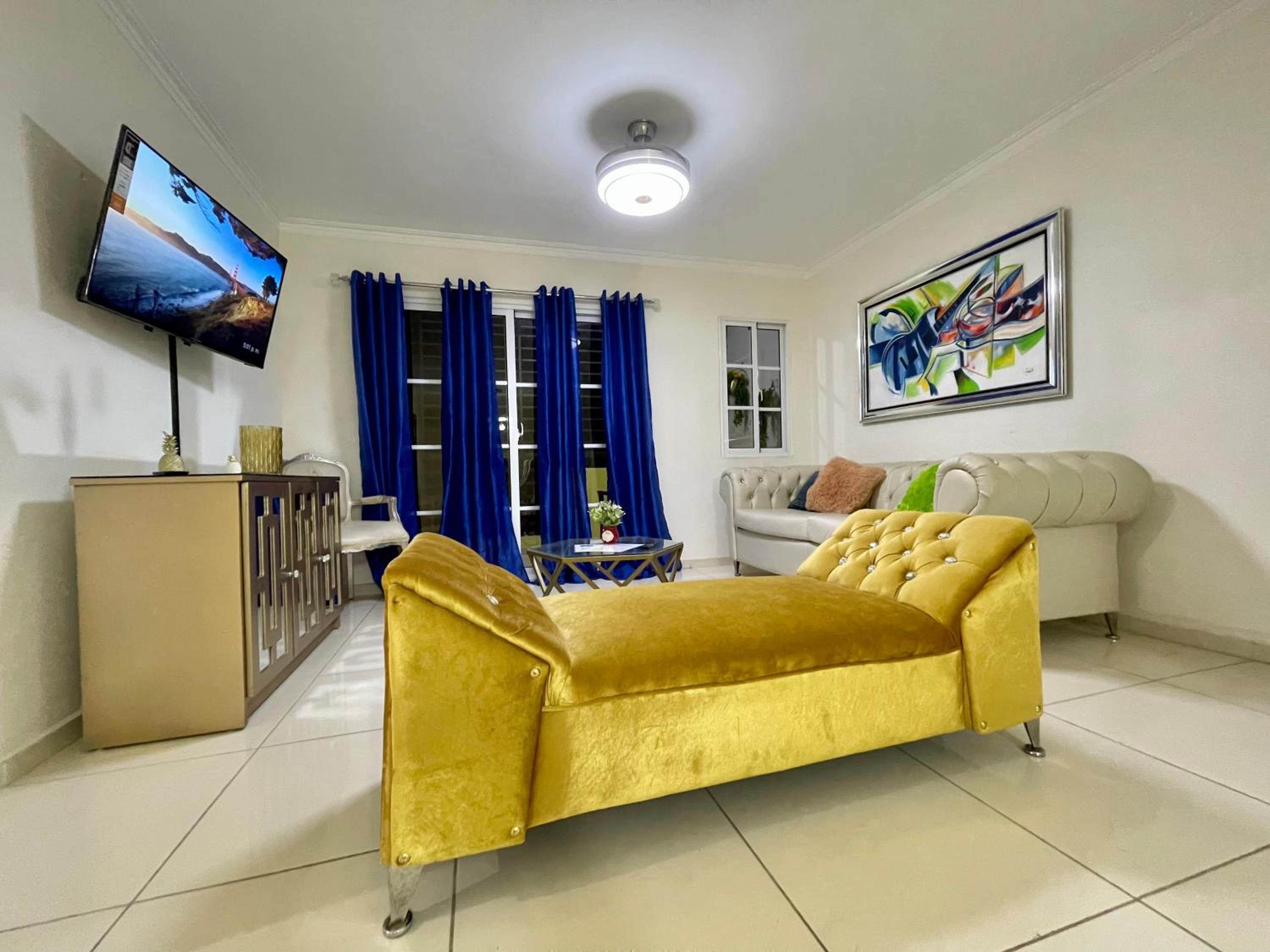 Apartamento Amplio en Residencial de 2 Habitaciones