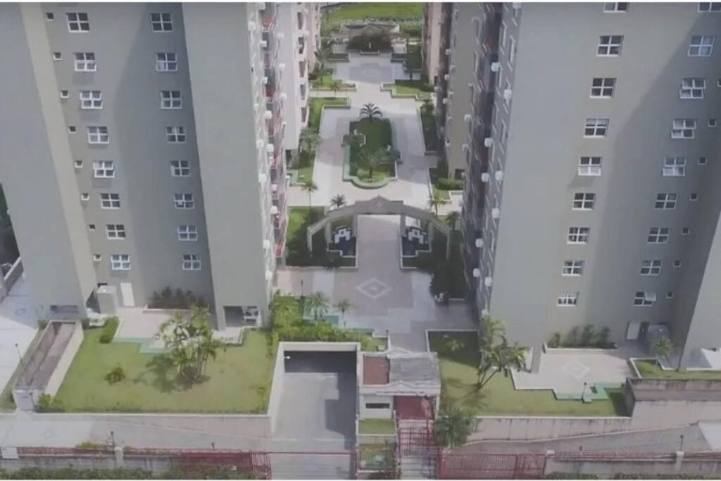 Apartamento 2 quartos a 500 m da Praia da Enseada com avaliação 9