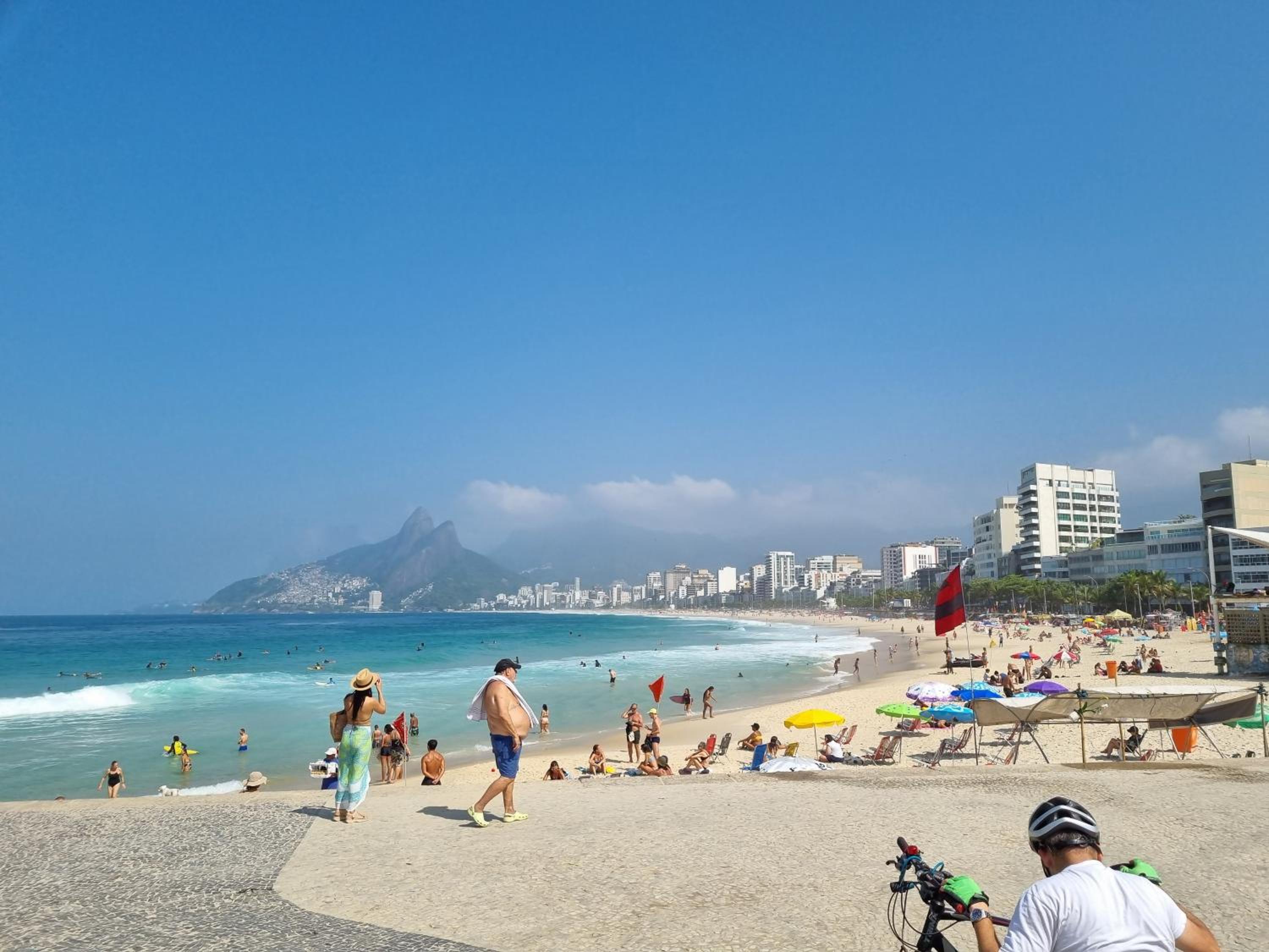 SUÍTE c vista livre e pertíssima das PRAIAS IPANEMA LEBLON ARPOADOR COPACABANA e do CRISTO REDENTOR do BONDINHO PÃO DE AÇUCAR etc Chegando mais cedo que o 
