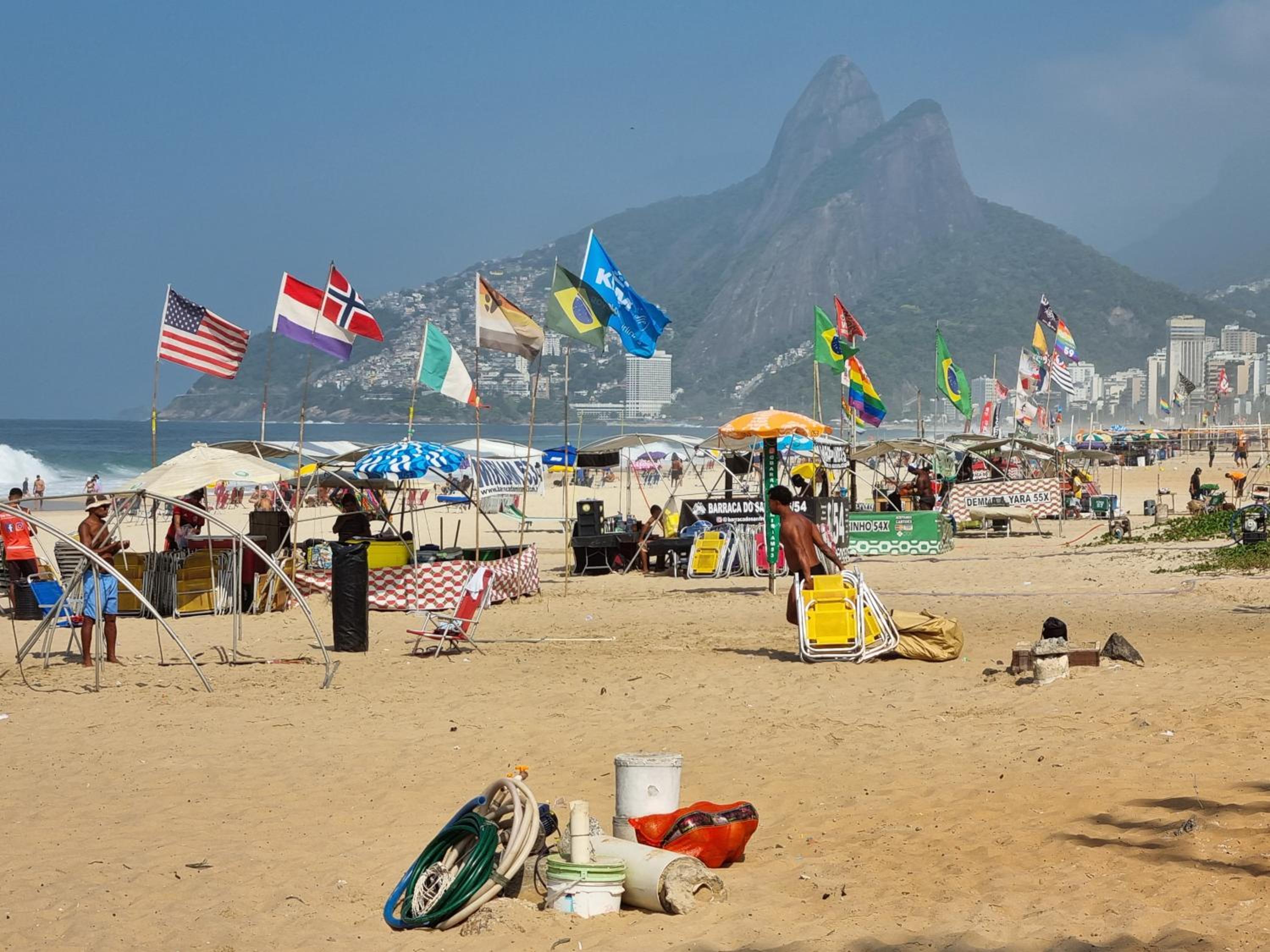 SUÍTE c vista livre e pertíssima das PRAIAS IPANEMA LEBLON ARPOADOR COPACABANA e do CRISTO REDENTOR do BONDINHO PÃO DE AÇUCAR etc Chegando mais cedo que o 