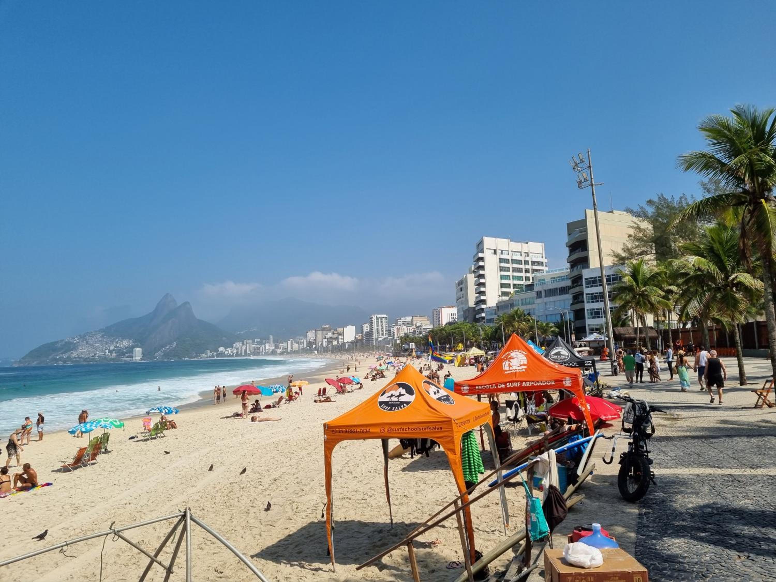 SUÍTE c vista livre e pertíssima das PRAIAS IPANEMA LEBLON ARPOADOR COPACABANA e do CRISTO REDENTOR do BONDINHO PÃO DE AÇUCAR etc Chegando mais cedo que o 