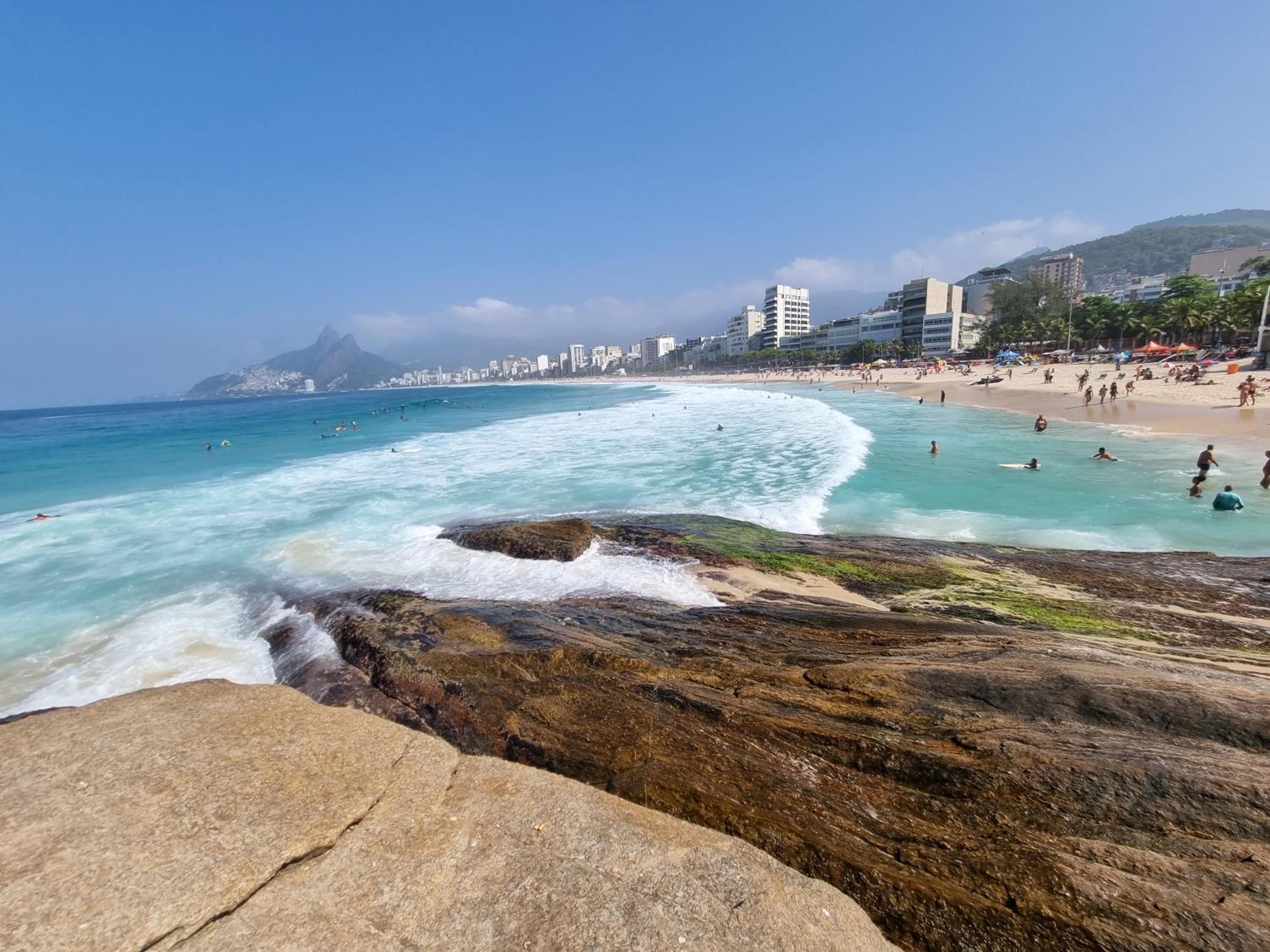 SUÍTE c vista livre e pertíssima das PRAIAS IPANEMA LEBLON ARPOADOR COPACABANA e do CRISTO REDENTOR do BONDINHO PÃO DE AÇUCAR etc Chegando mais cedo que o 
