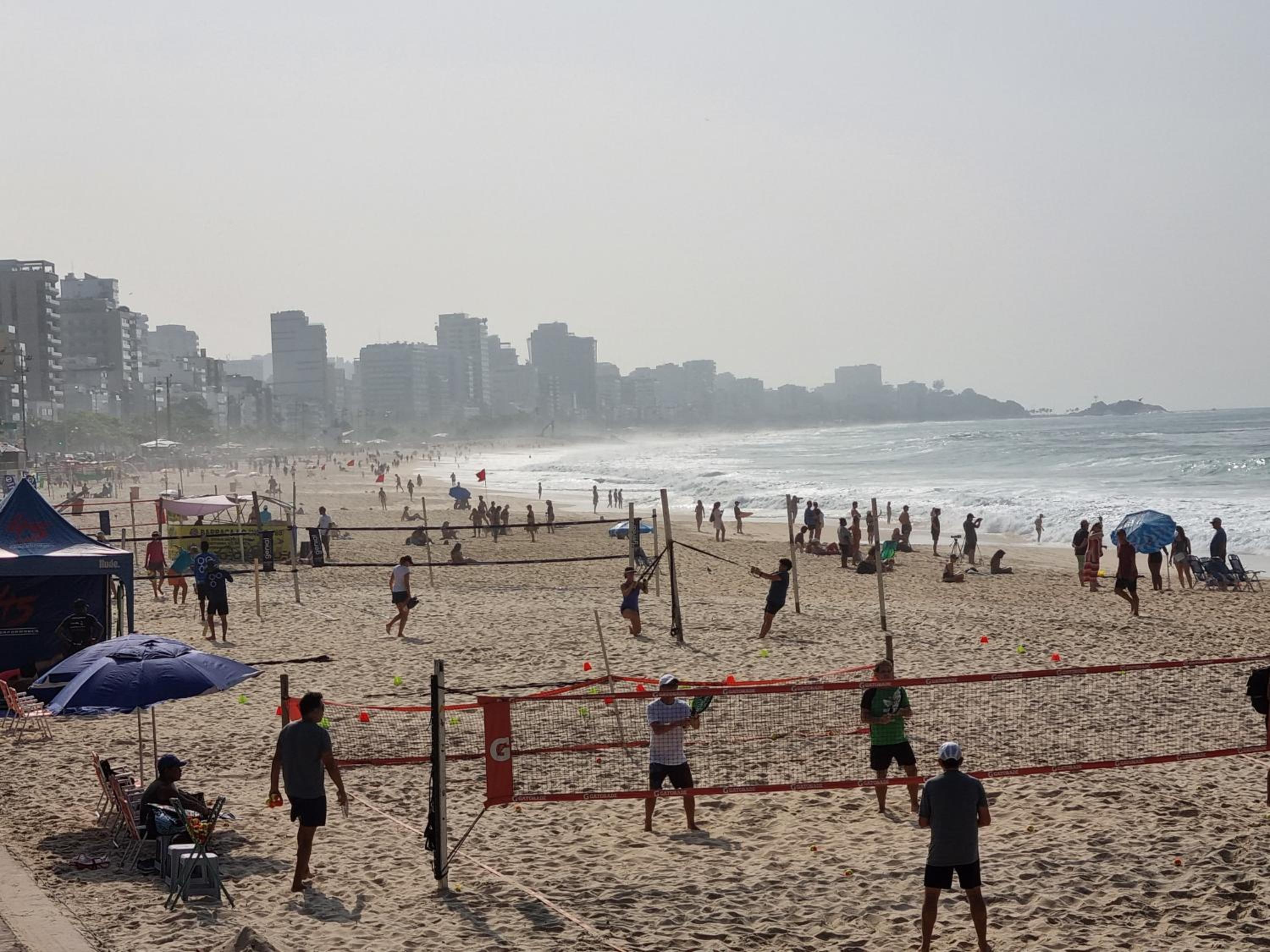 SUÍTE c vista livre e pertíssima das PRAIAS IPANEMA LEBLON ARPOADOR COPACABANA e do CRISTO REDENTOR do BONDINHO PÃO DE AÇUCAR etc Chegando mais cedo que o 