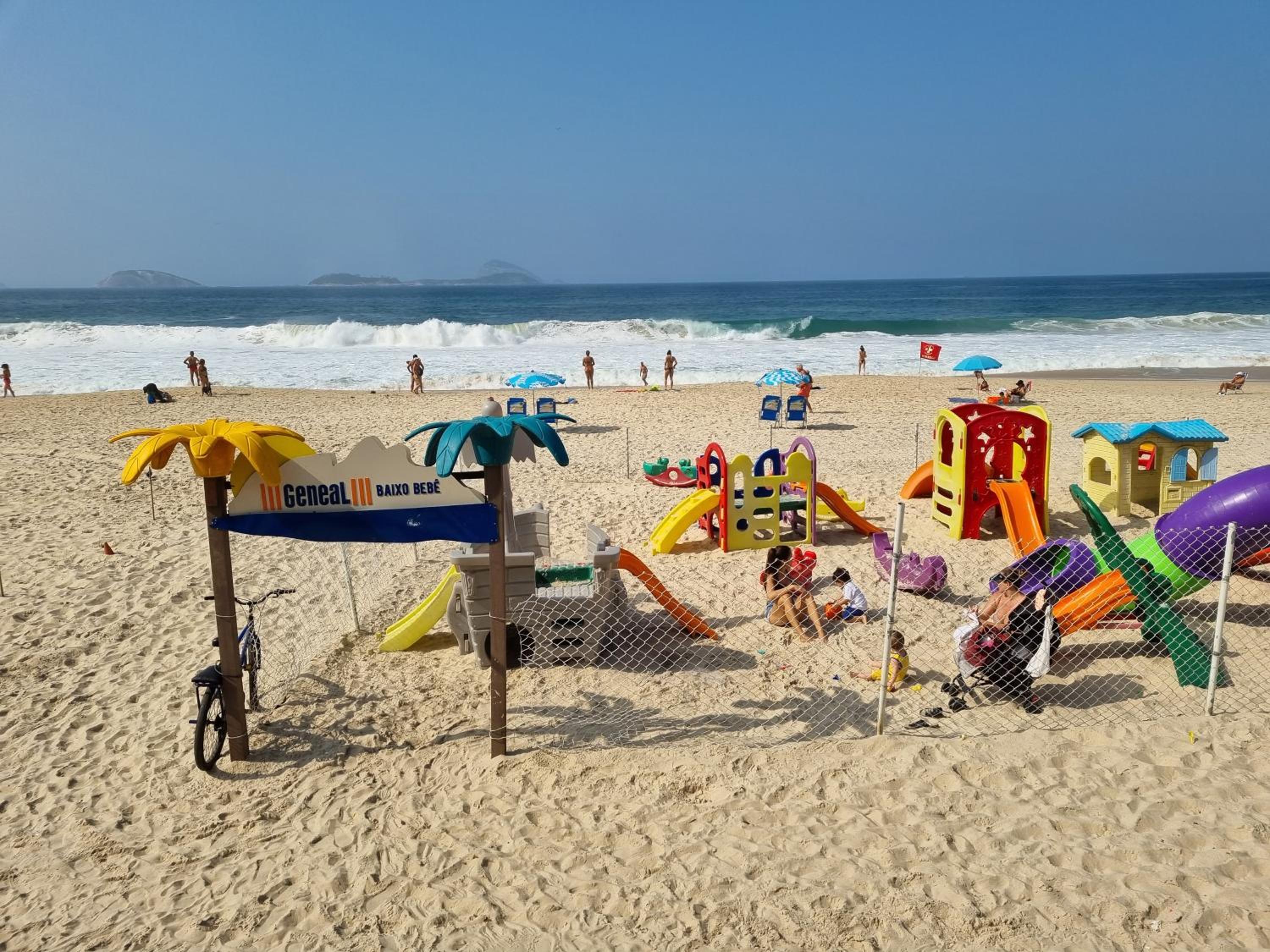 SUÍTE c vista livre e pertíssima das PRAIAS IPANEMA LEBLON ARPOADOR COPACABANA e do CRISTO REDENTOR do BONDINHO PÃO DE AÇUCAR etc Chegando mais cedo que o 