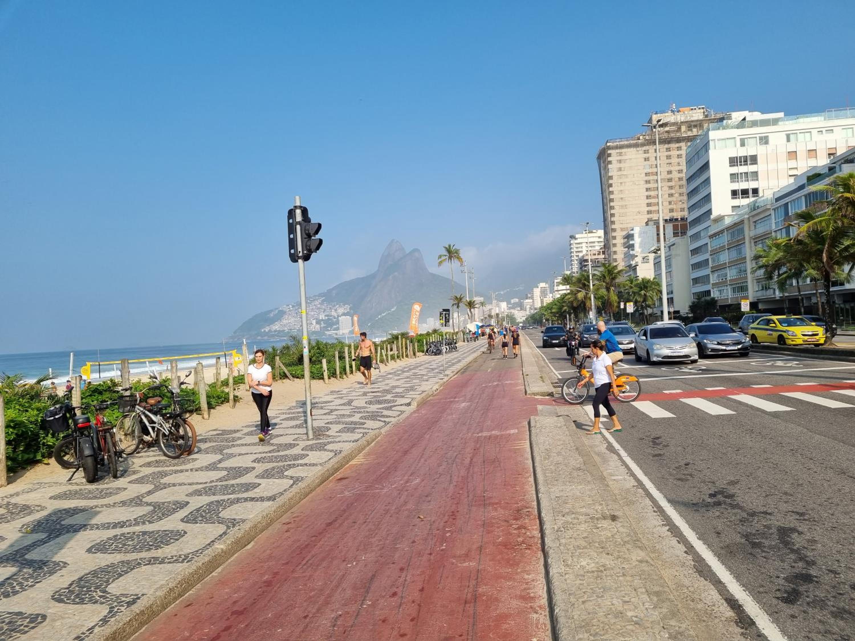 SUÍTE c vista livre e pertíssima das PRAIAS IPANEMA LEBLON ARPOADOR COPACABANA e do CRISTO REDENTOR do BONDINHO PÃO DE AÇUCAR etc Chegando mais cedo que o 