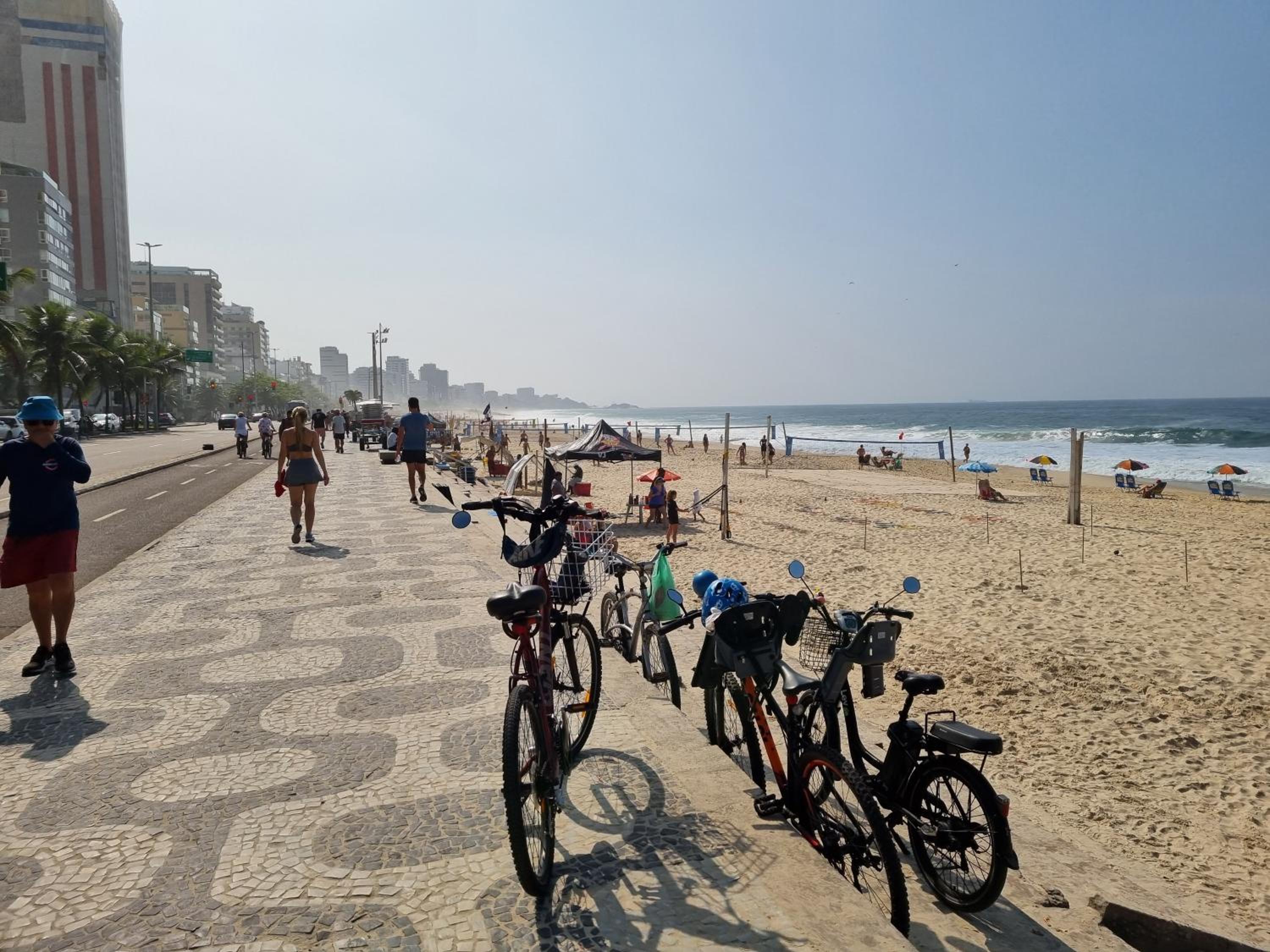 SUÍTE c vista livre e pertíssima das PRAIAS IPANEMA LEBLON ARPOADOR COPACABANA e do CRISTO REDENTOR do BONDINHO PÃO DE AÇUCAR etc Chegando mais cedo que o 
