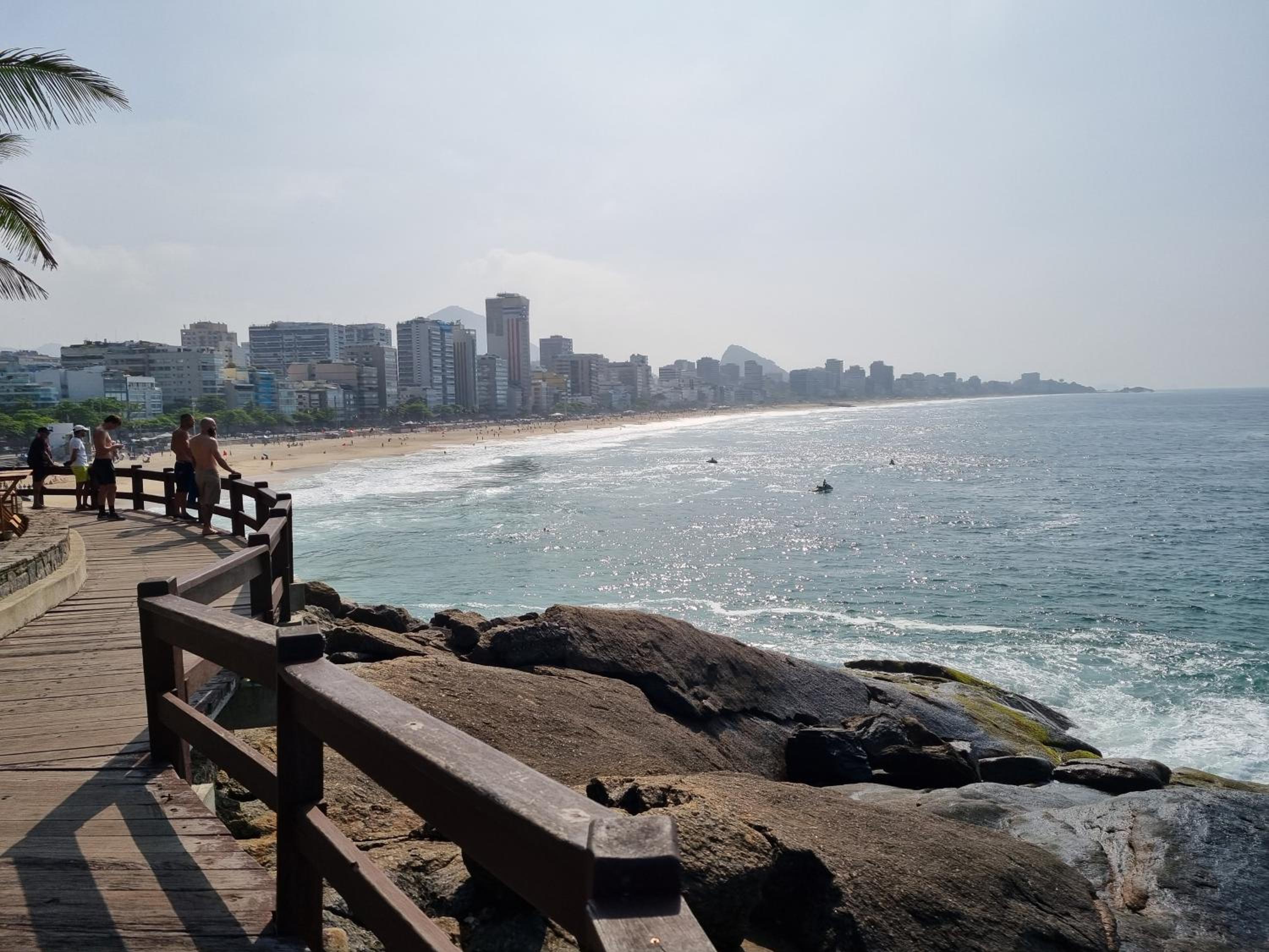 SUÍTE c vista livre e pertíssima das PRAIAS IPANEMA LEBLON ARPOADOR COPACABANA e do CRISTO REDENTOR do BONDINHO PÃO DE AÇUCAR etc Chegando mais cedo que o 
