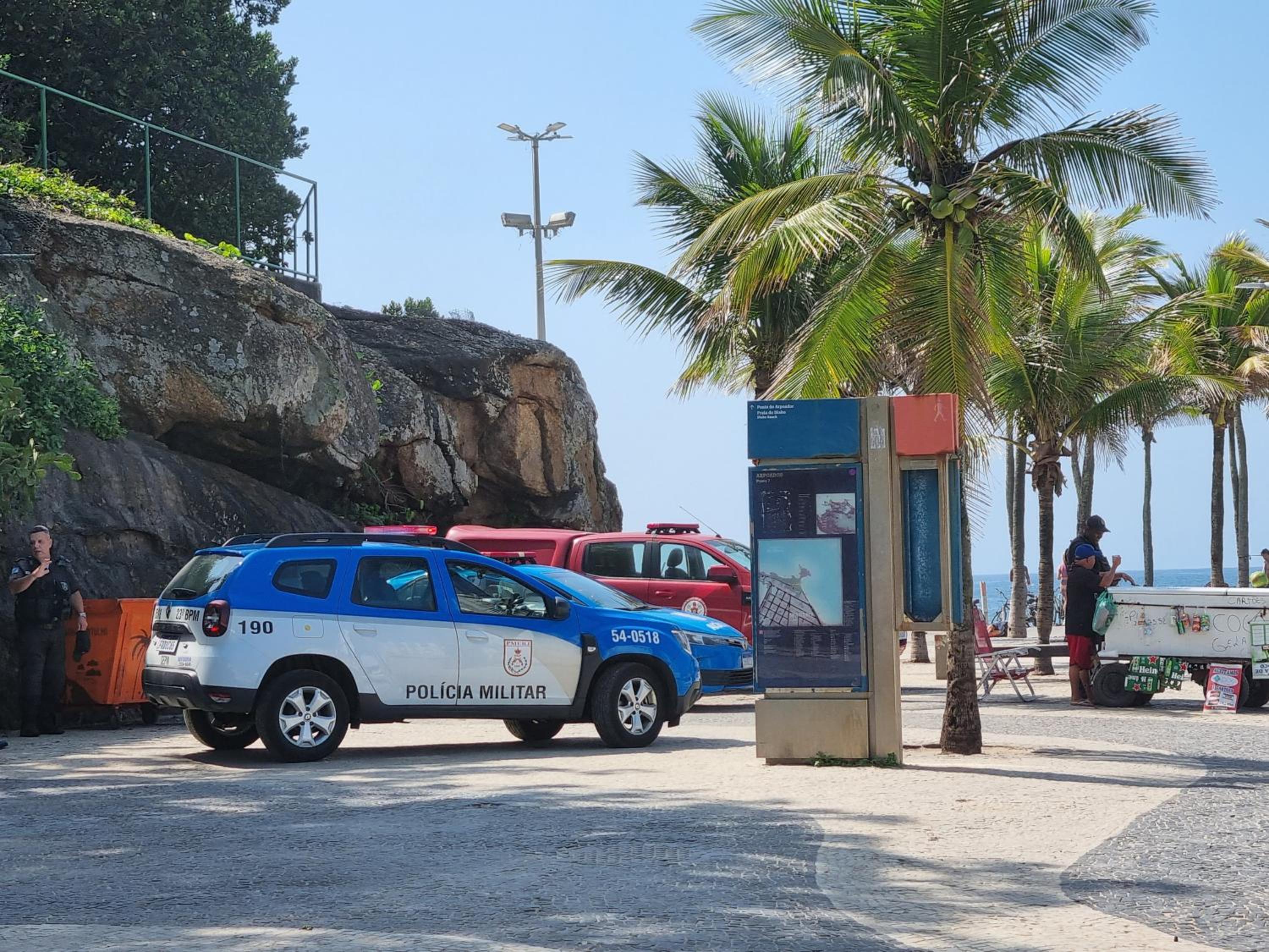 SUÍTE c vista livre e pertíssima das PRAIAS IPANEMA LEBLON ARPOADOR COPACABANA e do CRISTO REDENTOR do BONDINHO PÃO DE AÇUCAR etc Chegando mais cedo que o 