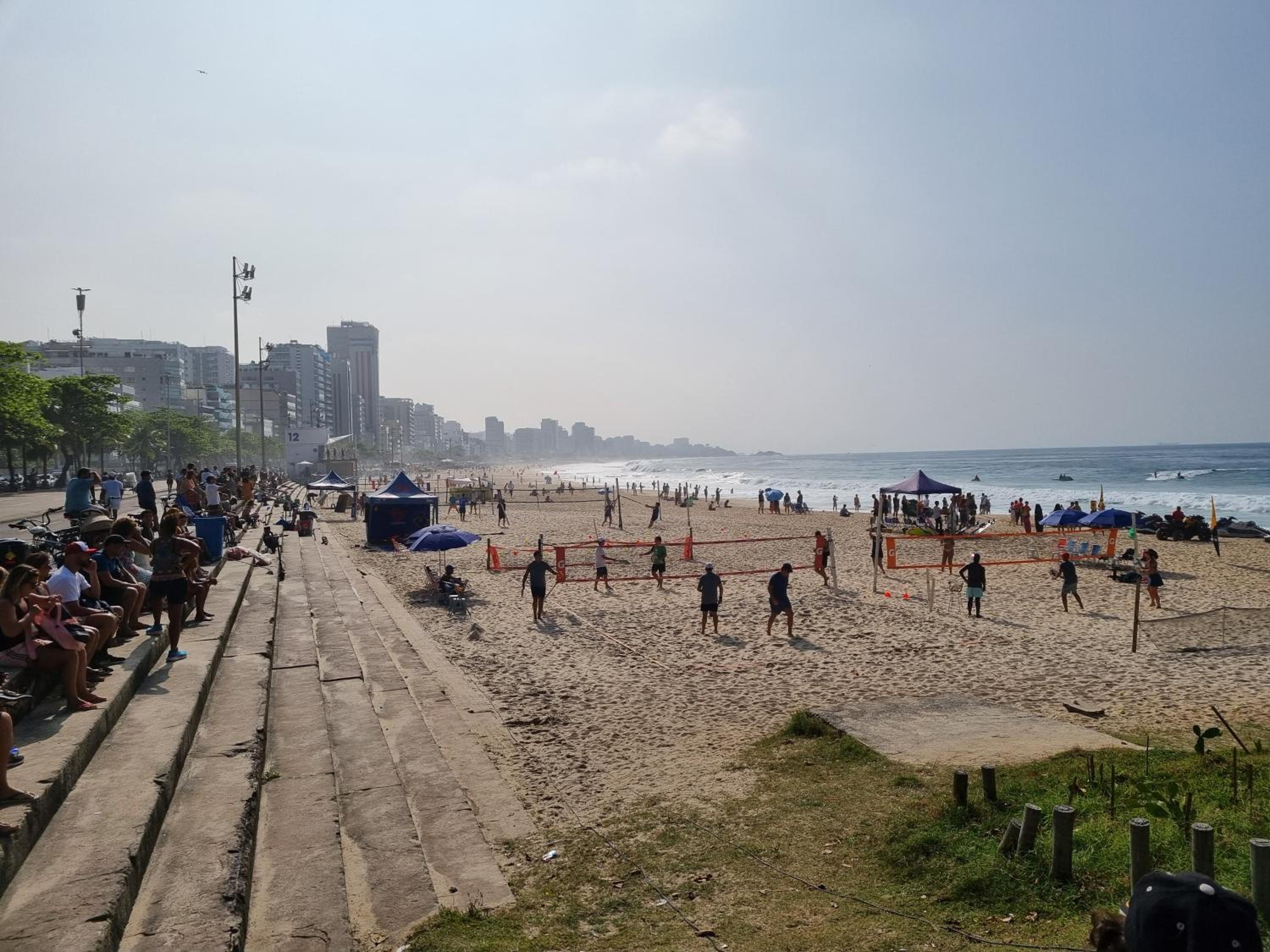 SUÍTE c vista livre e pertíssima das PRAIAS IPANEMA LEBLON ARPOADOR COPACABANA e do CRISTO REDENTOR do BONDINHO PÃO DE AÇUCAR etc Chegando mais cedo que o 